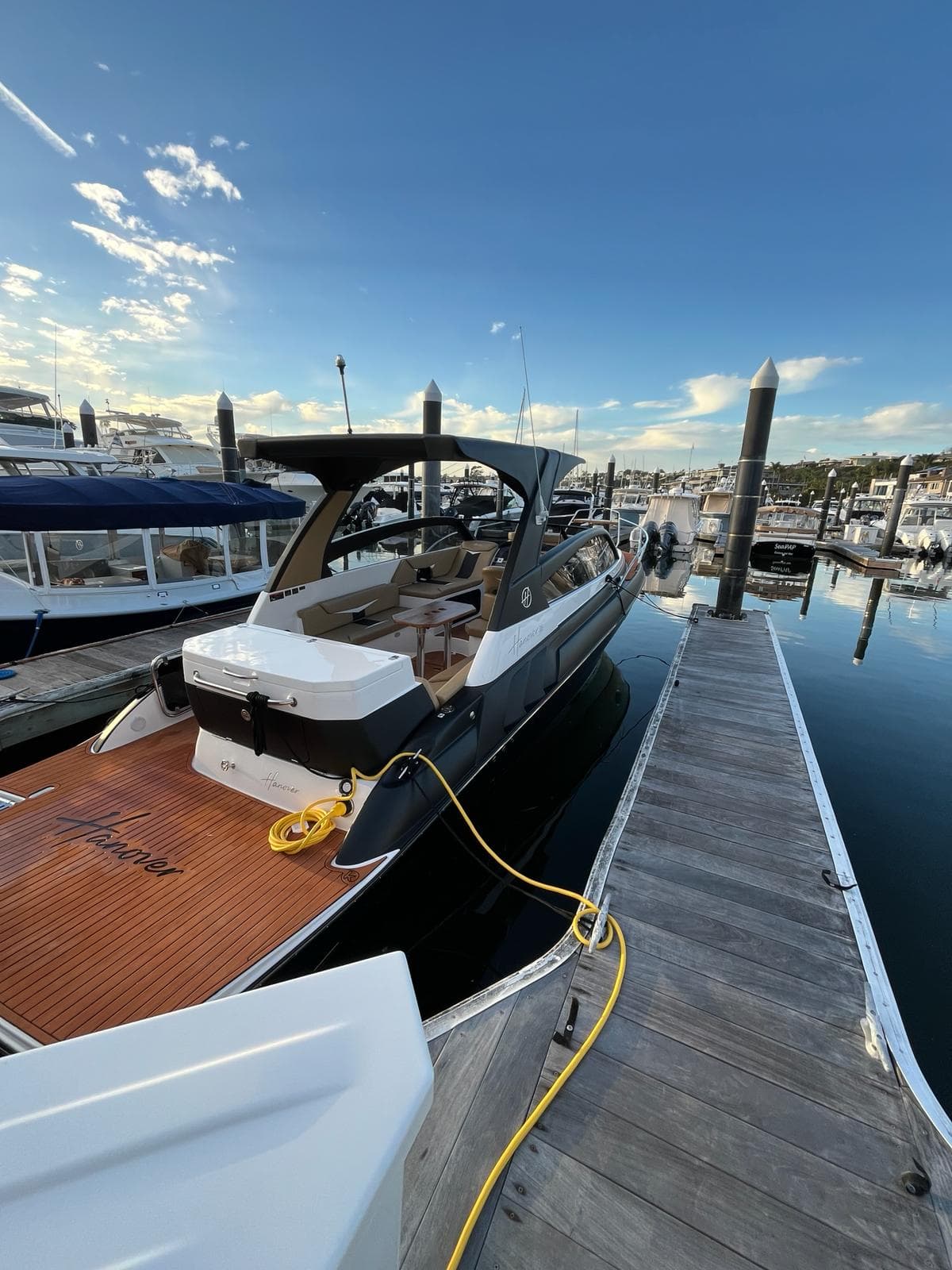 2027 Hanover Yachts 305 zum Verkauf in Newport, Rhode Island Express Cruiser 3