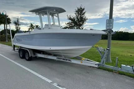 2023 Robalo R242 Center Console a la venta en Miami Beach, Florida Center Console 2