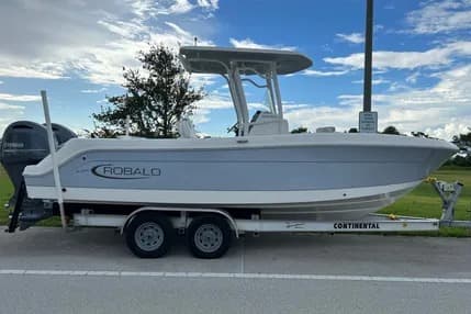 2023 Robalo R242 Center Console a la venta en Miami Beach, Florida Center Console 3