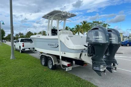 2023 Robalo R242 Center Console a la venta en Miami Beach, Florida Center Console 4
