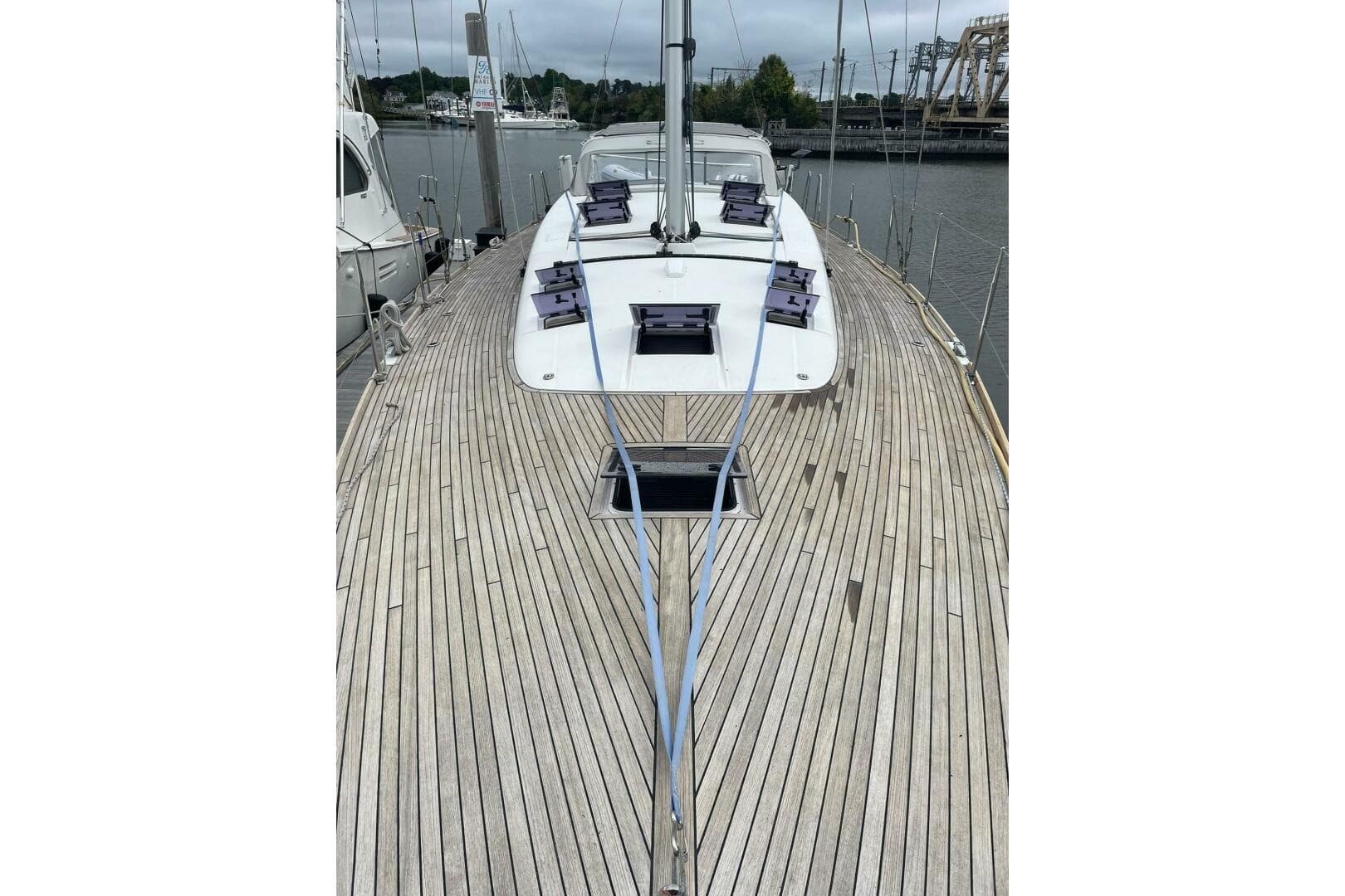 2017 Beneteau Sense 57 à vendre à Mystic, Connecticut Deck Saloon 4