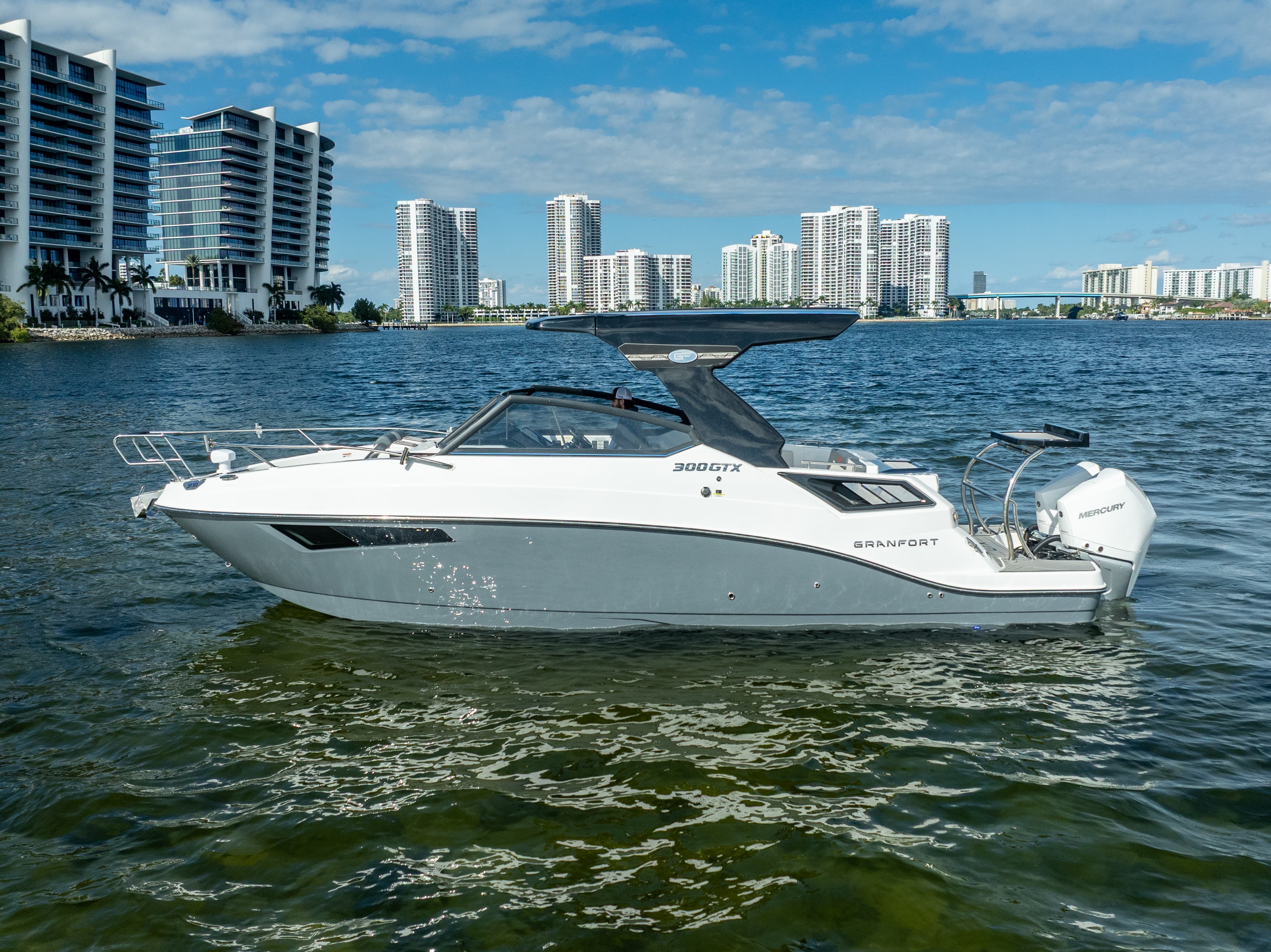 2026 Granfort Boats USA 300 GTX a la venta en Miami, Florida Cruiser