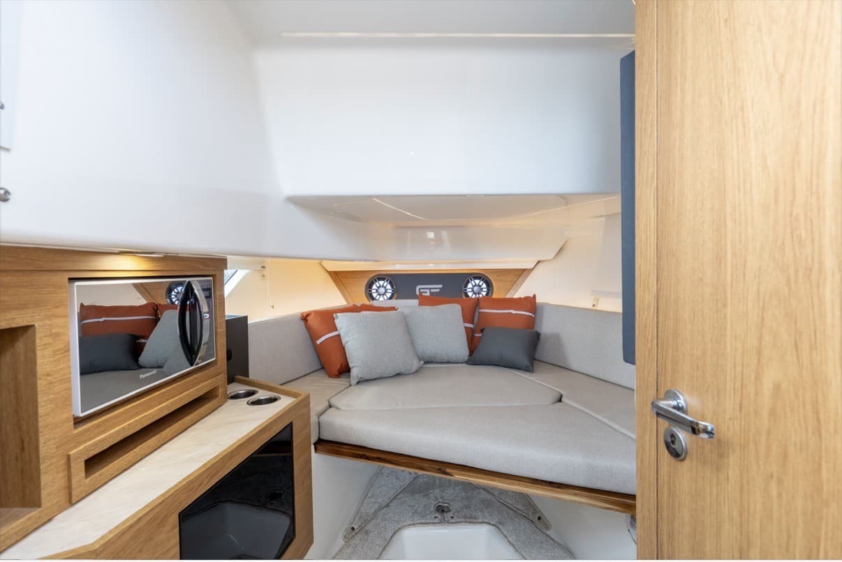 2026 Granfort Boats USA 300 GTX a la venta en Miami, Florida Cruiser 2