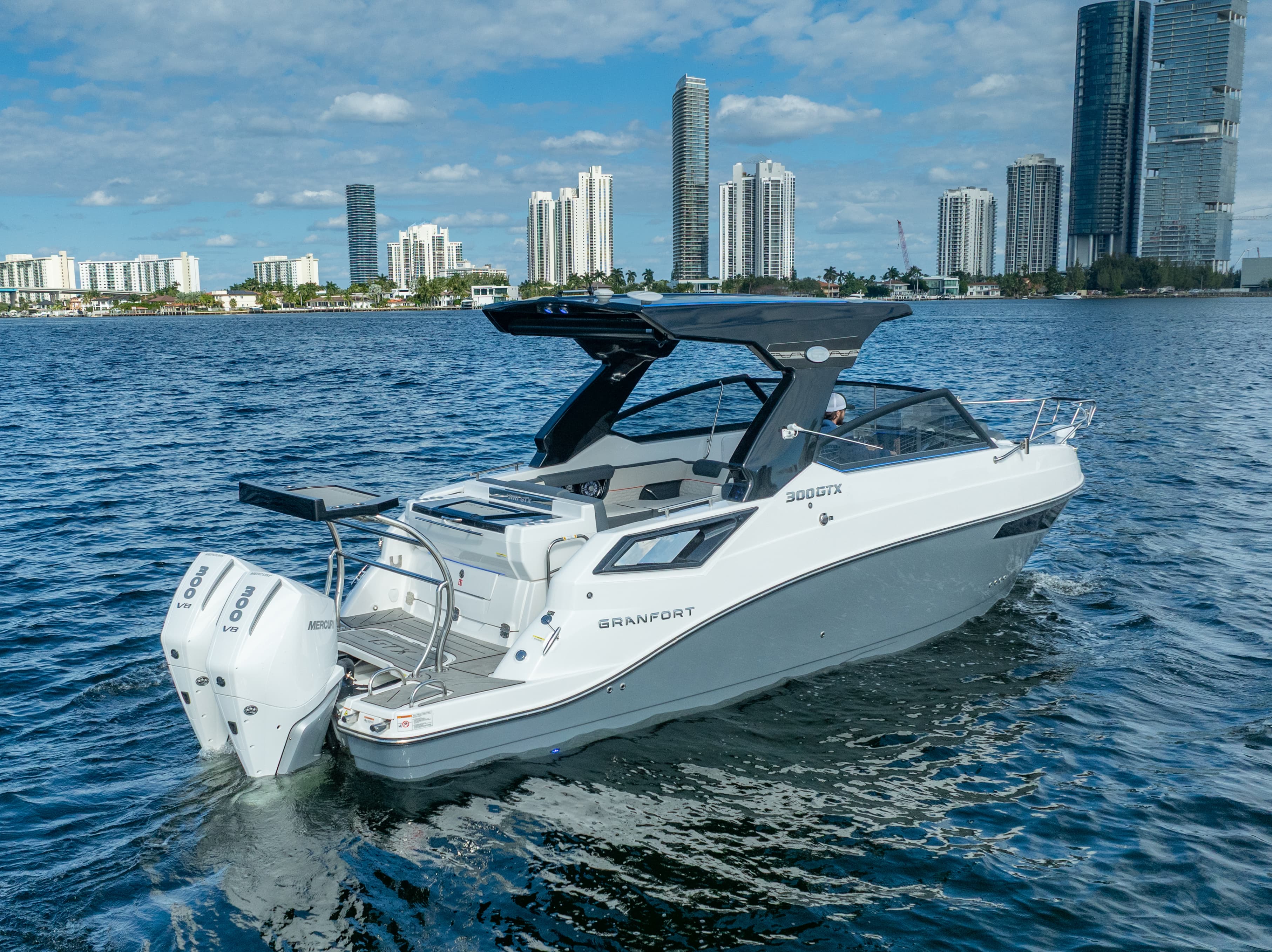 2026 Granfort Boats USA 300 GTX te koop in Miami, Florida Express Cruiser 2