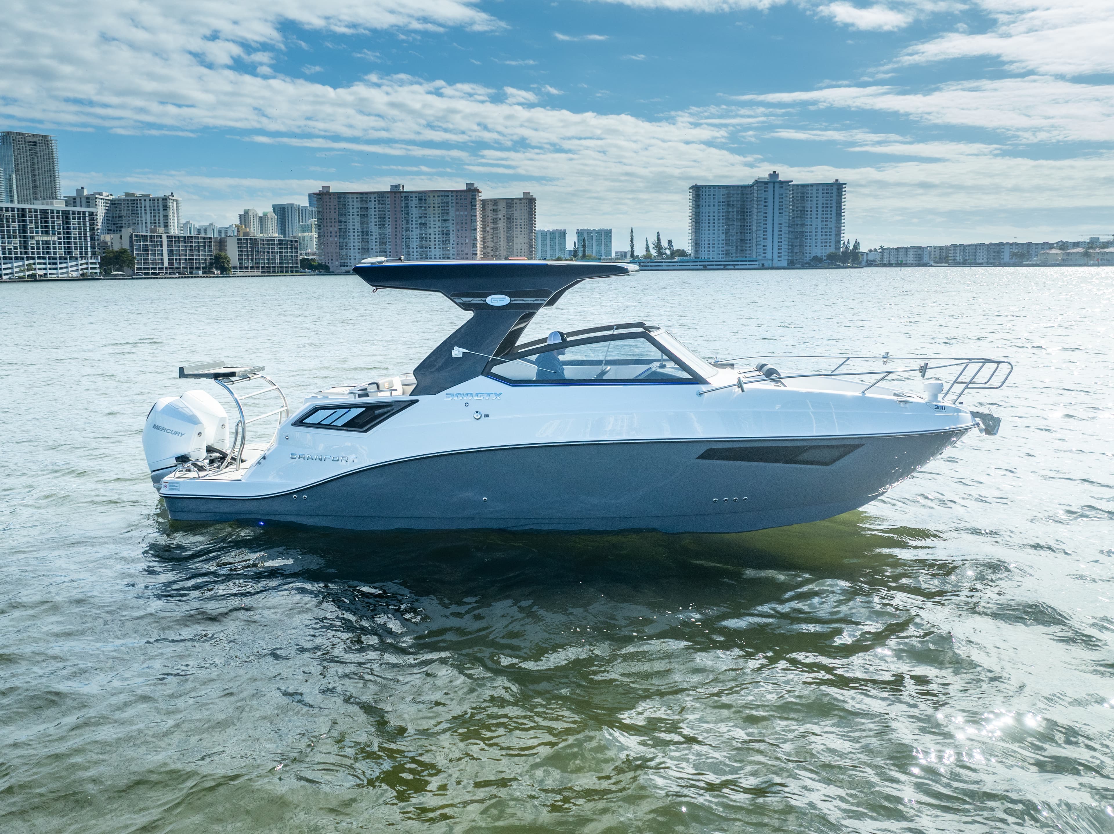 2026 Granfort Boats USA 300 GTX te koop in Miami, Florida Express Cruiser 4