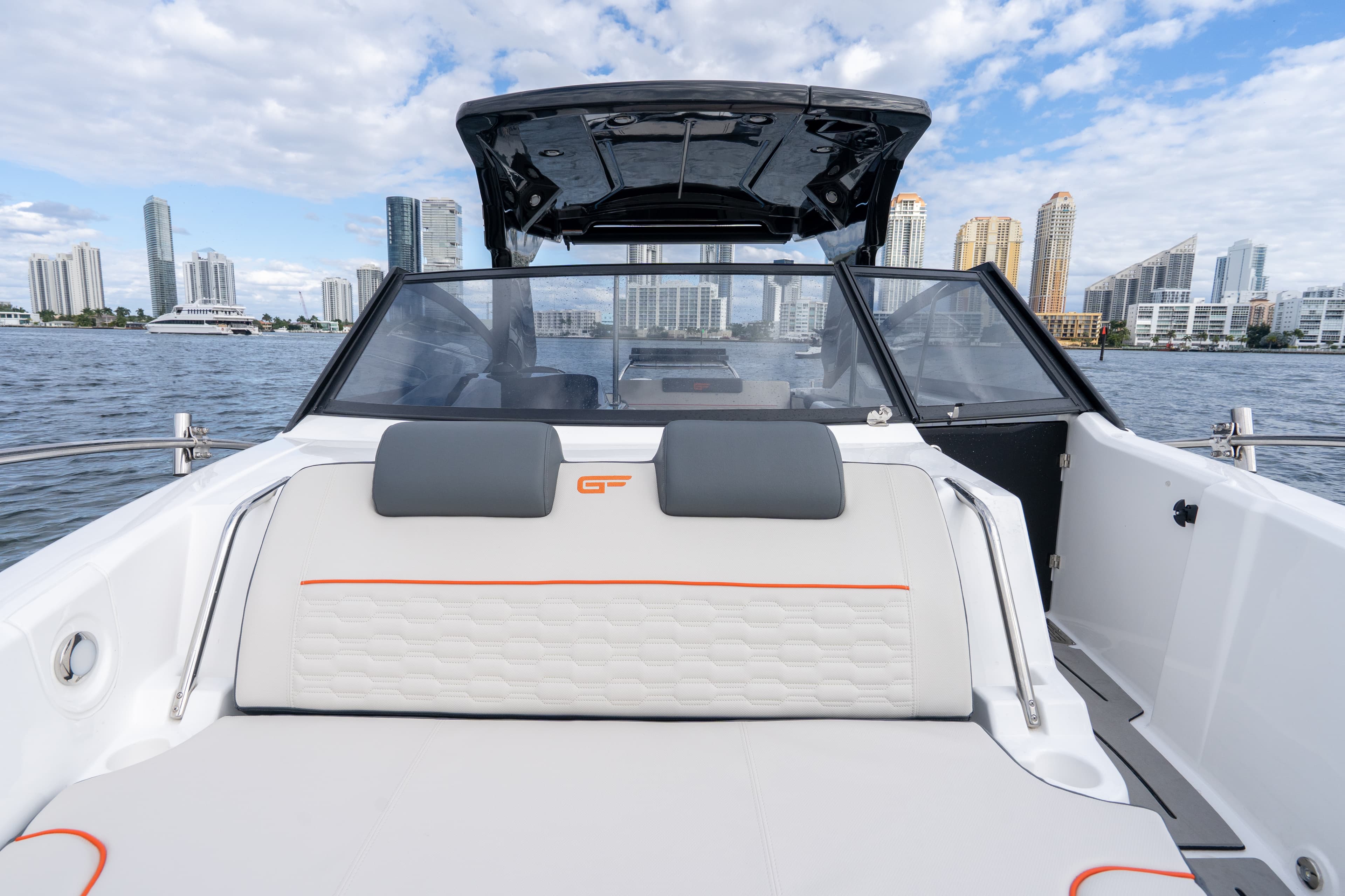 2026 Granfort Boats USA 300 GTX te koop in Miami, Florida Express Cruiser 5