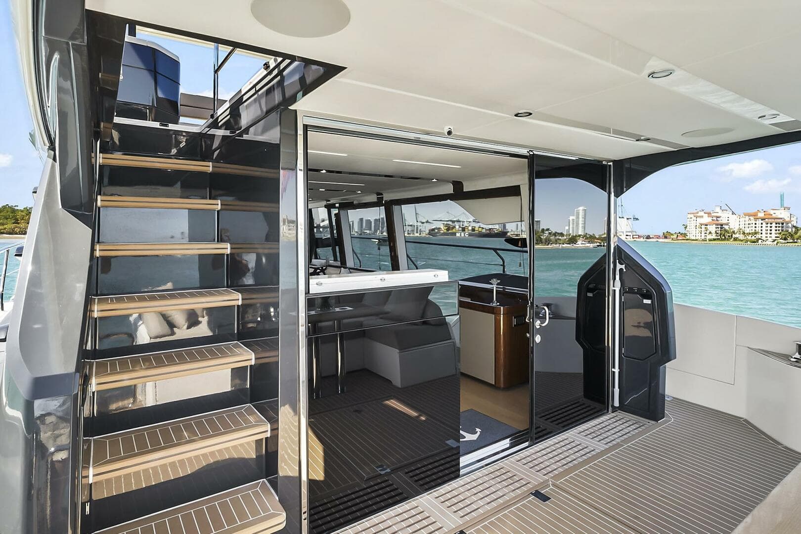2021 Fairline Squadron 68 zum Verkauf in Miami Beach, Florida Flybridge 2