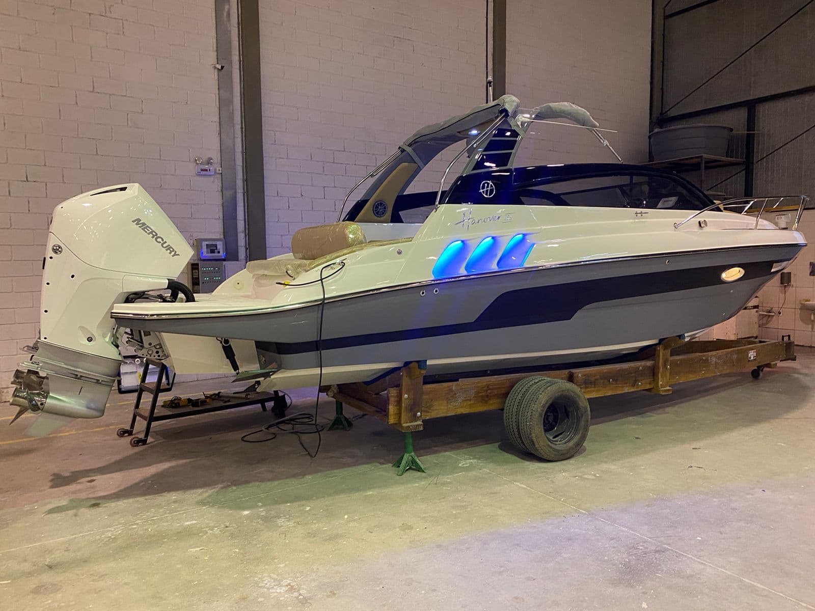 2024 Hanover Yachts 305 for Sale in Maitland, Florida Express Cruiser 3