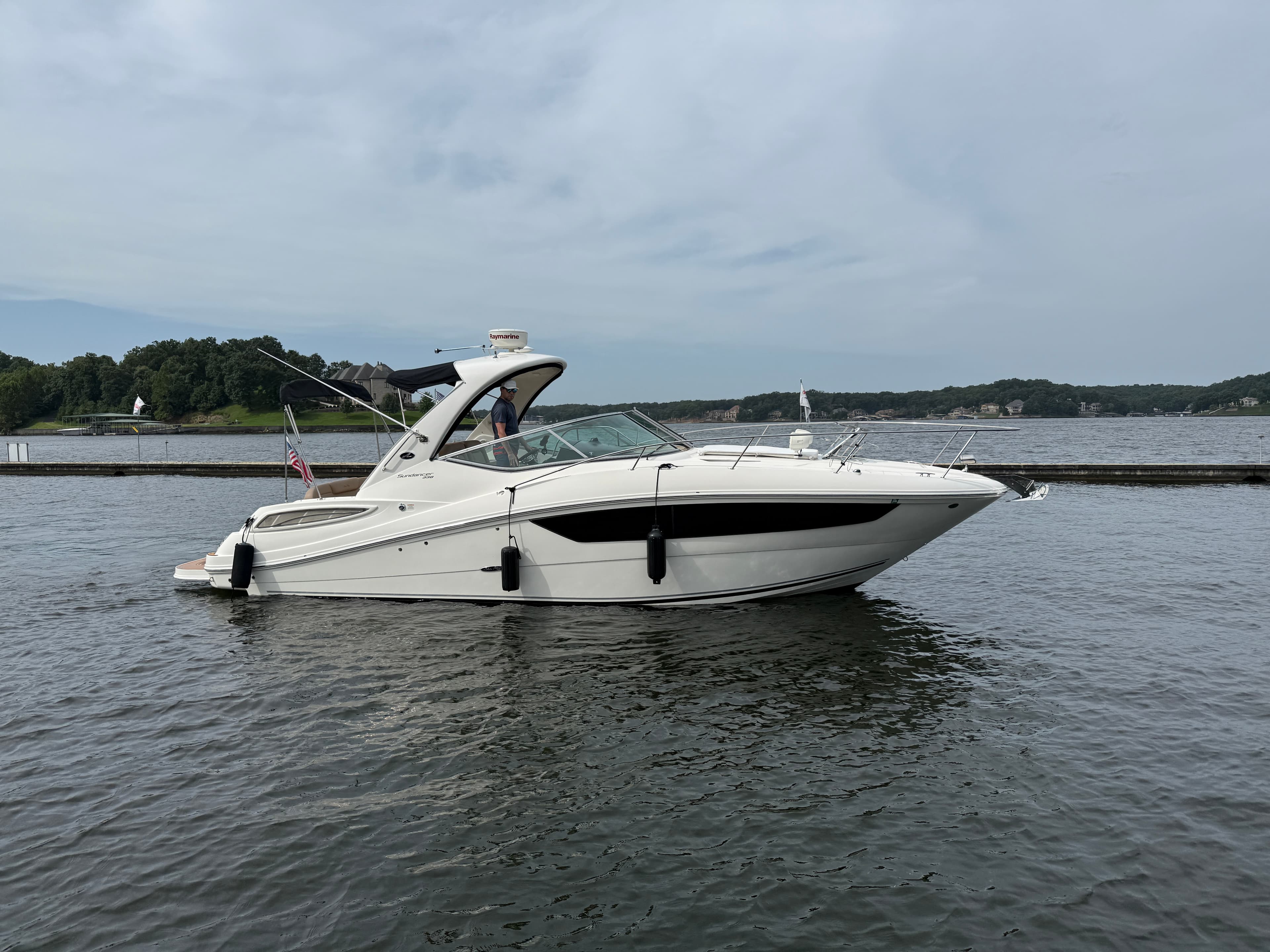 2016 Sea Ray 330 Sundancer zum Verkauf in Lake Ozark, MO Express Cruiser