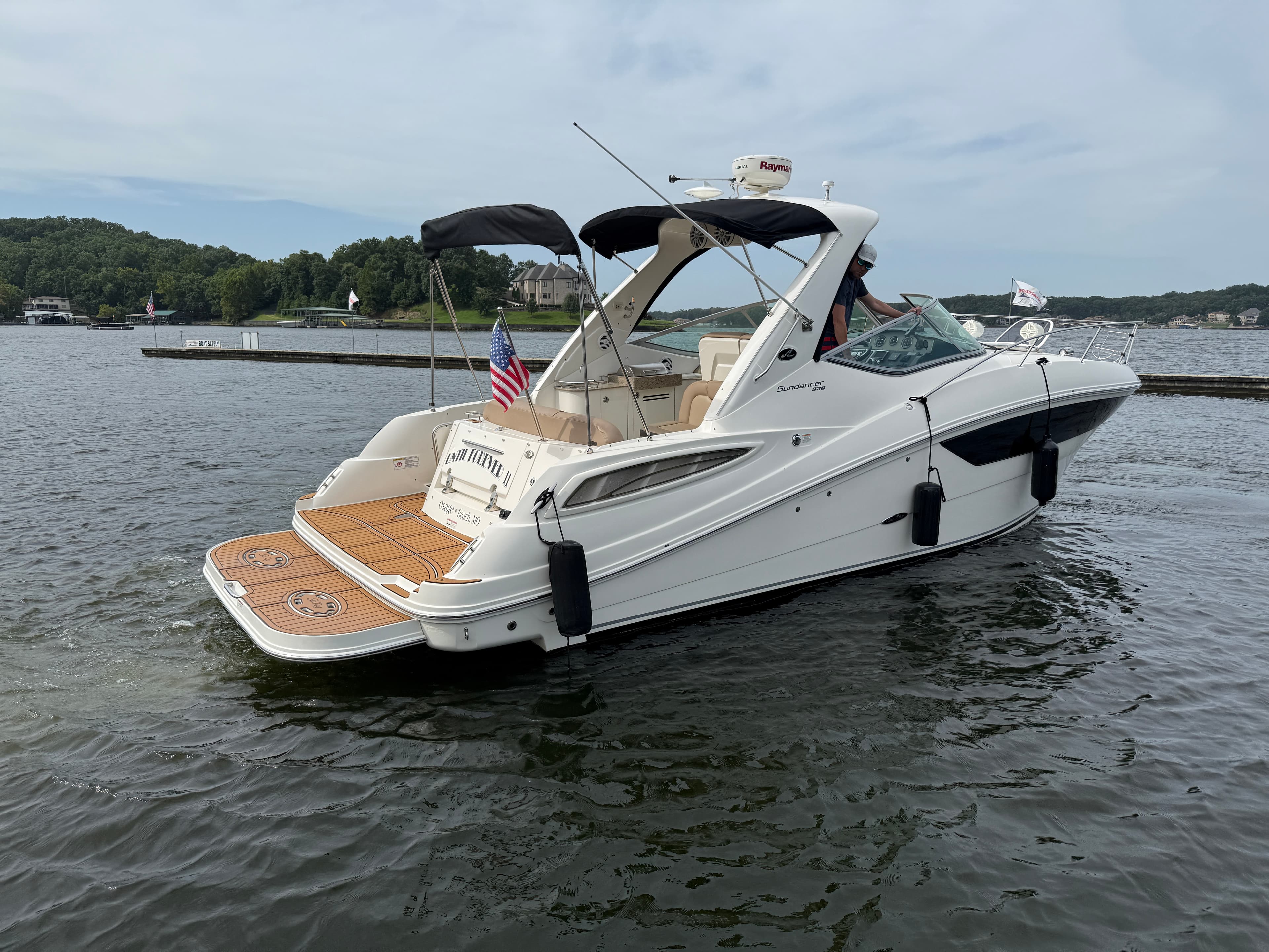 2016 Sea Ray 330 Sundancer zum Verkauf in Lake Ozark, MO Express Cruiser 3