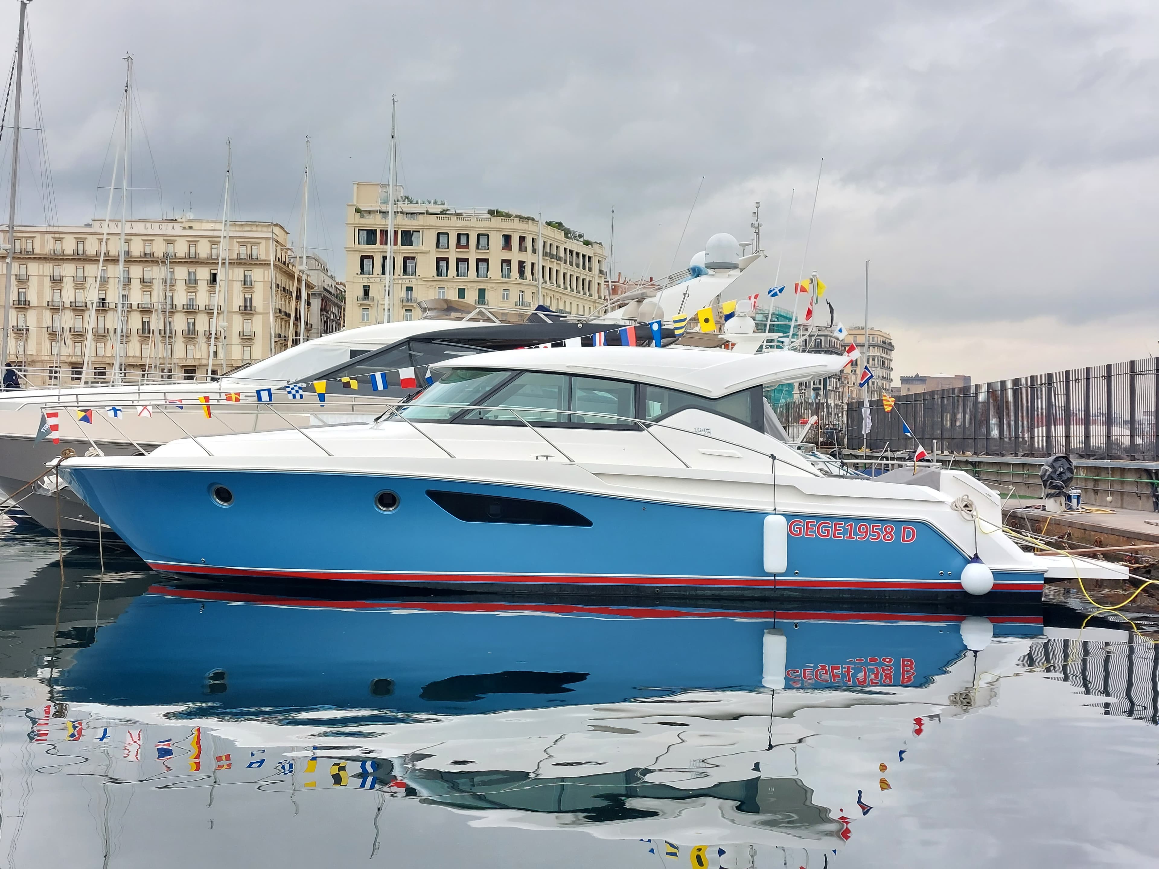 2023 Tiara Yachts C44 Coupe in vendita a Naples, IT Express Cruiser 2