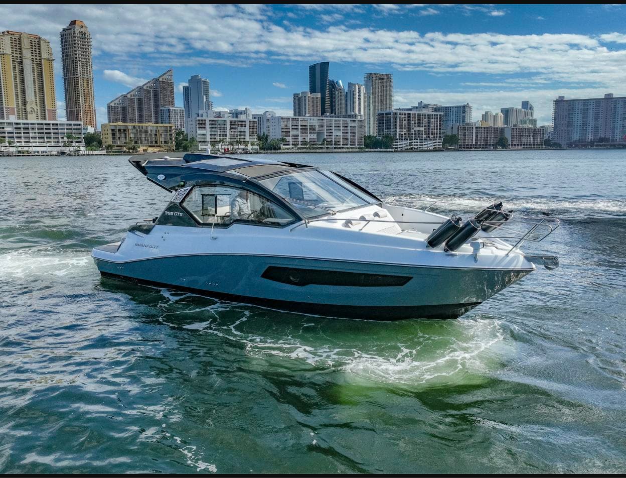 2025 Granfort Boats USA 366 GTS a la venta en Miami, Florida Express Cruiser 4