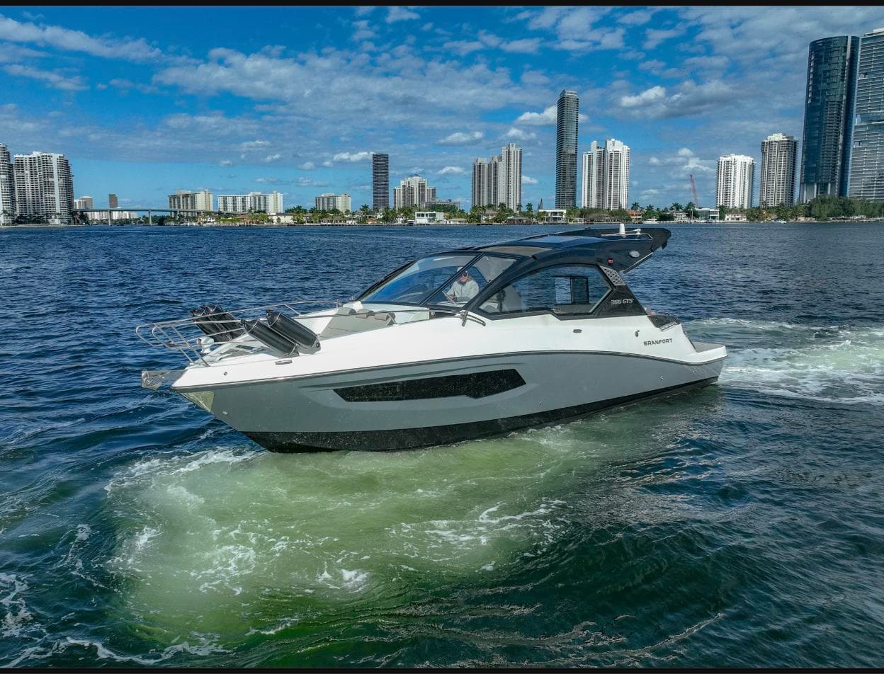 2025 Granfort Boats USA 366 GTS a la venta en Miami, Florida Express Cruiser 5
