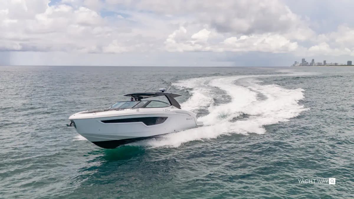 2021 Cruisers Yachts 38 GLS OB for Sale in North Miami Beach, Florida Bowrider 3