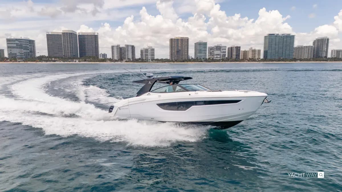2021 Cruisers Yachts 38 GLS OB for Sale in North Miami Beach, Florida Bowrider 4