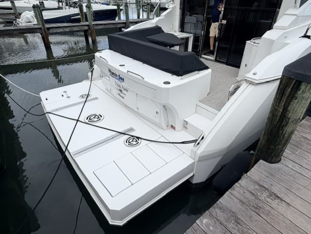2025 Cruisers Yachts 46 Cantius zum Verkauf in Stuart, Florida Express Cruiser 3