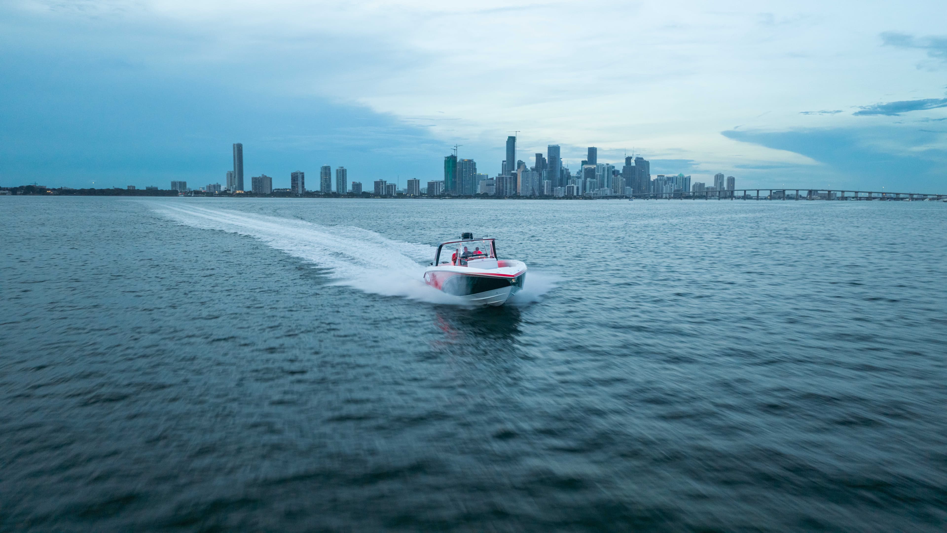 2016 Cigarette Racing 41' GTR in vendita a Miami-Dade County, Florida Center Console 4