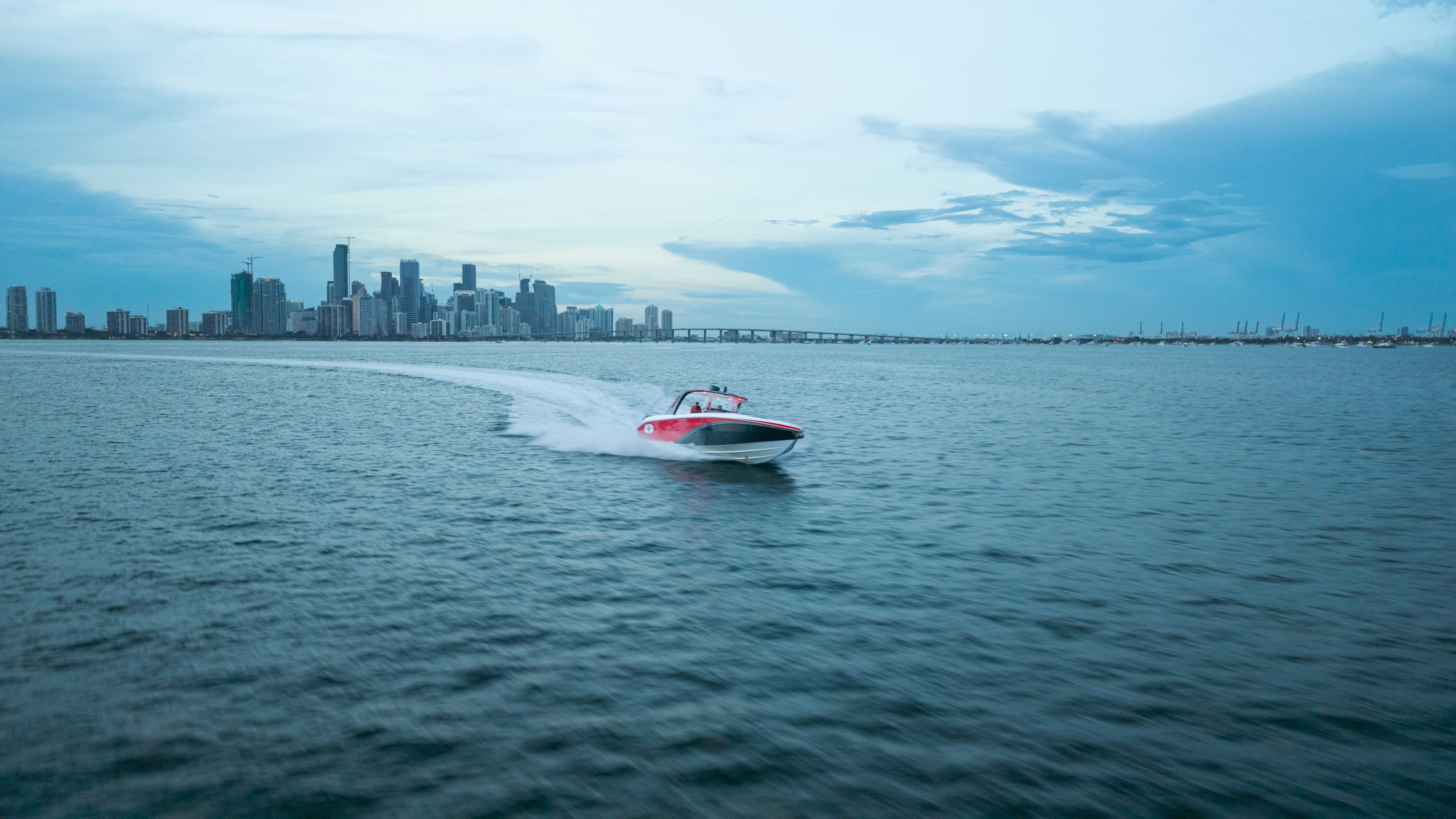 2016 Cigarette Racing 41' GTR in vendita a Miami-Dade County, Florida Center Console 5