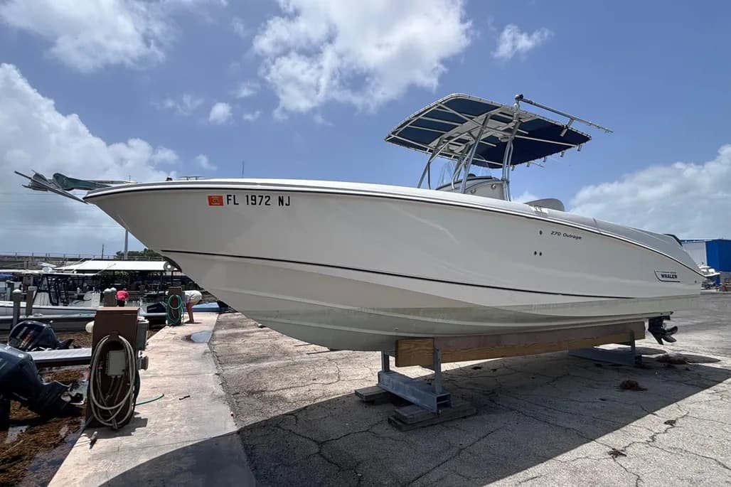 2006 Boston Whaler Outrage 270 a la venta en Tavernier, Florida Motor Yacht 3