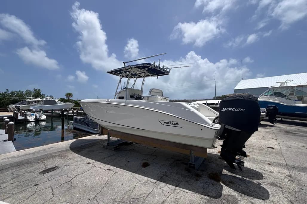 2006 Boston Whaler Outrage 270 a la venta en Tavernier, Florida Motor Yacht 4