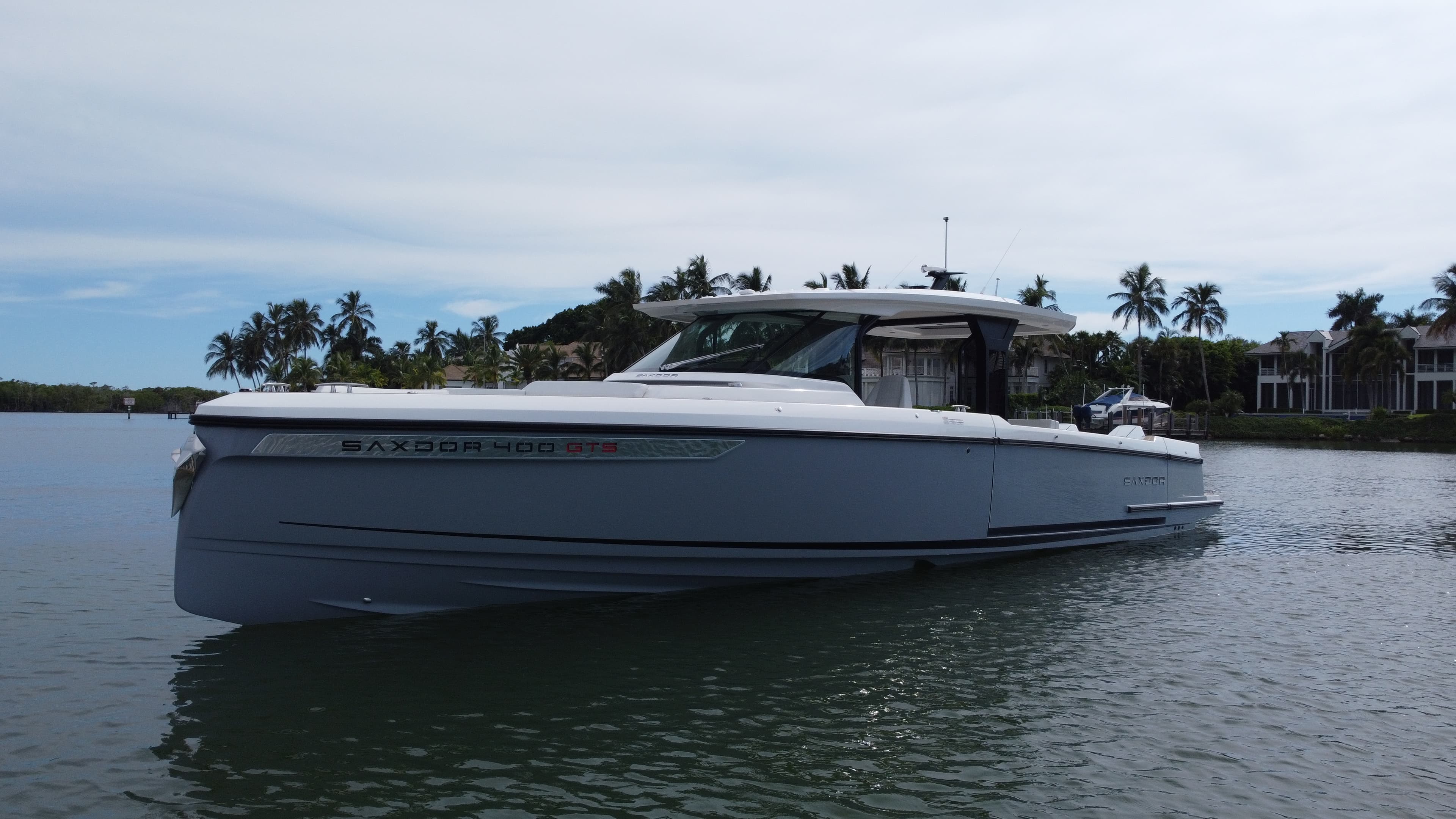2027 Saxdor 400 GTS in vendita a Naples, Florida Center Console