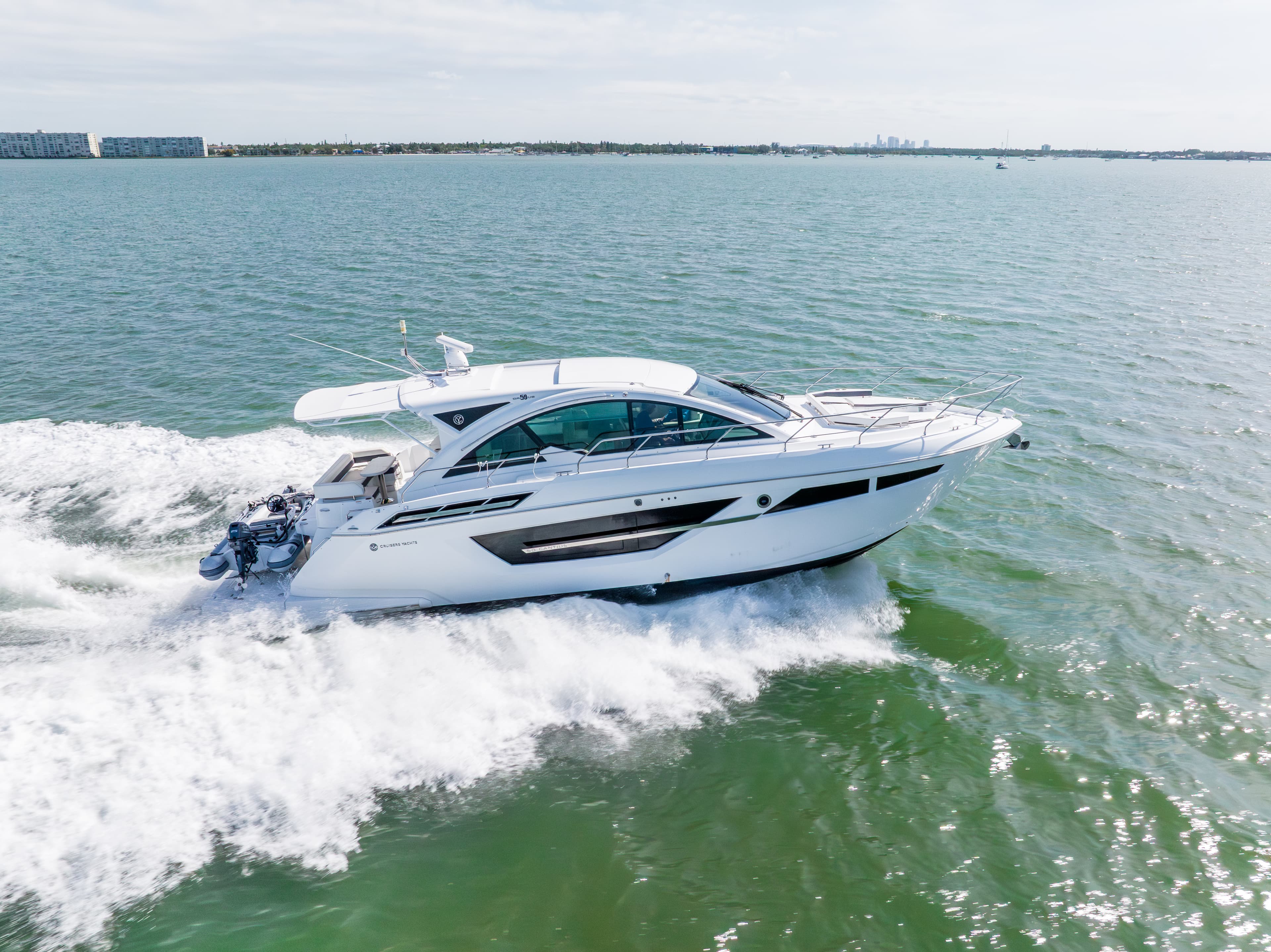 2018 Cruisers Yachts 50 Cantius zum Verkauf in St Petersburg, FL Motor Yacht