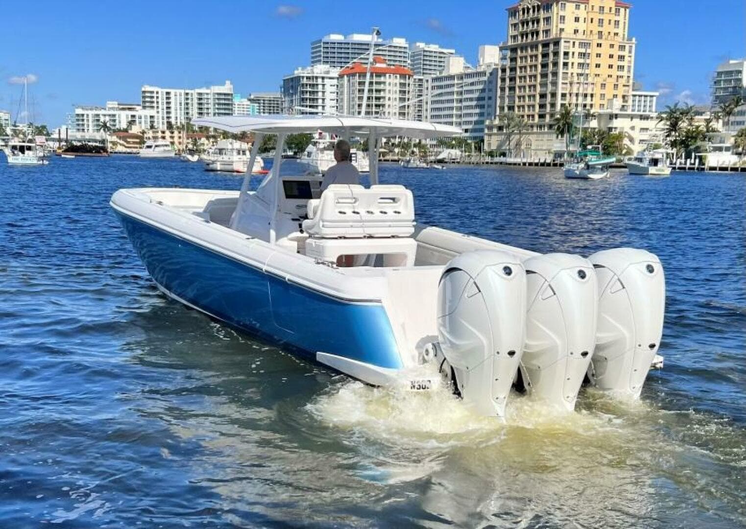 2021 Intrepid Powerboats 407 Nomad FE for Sale in Ft. Lauderdale, Florida Center Console 2