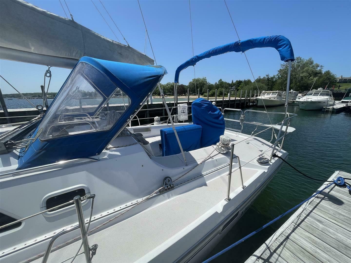 1997 Catalina Yachts 380 for Sale in Charlevoix, Michigan Sloop 4