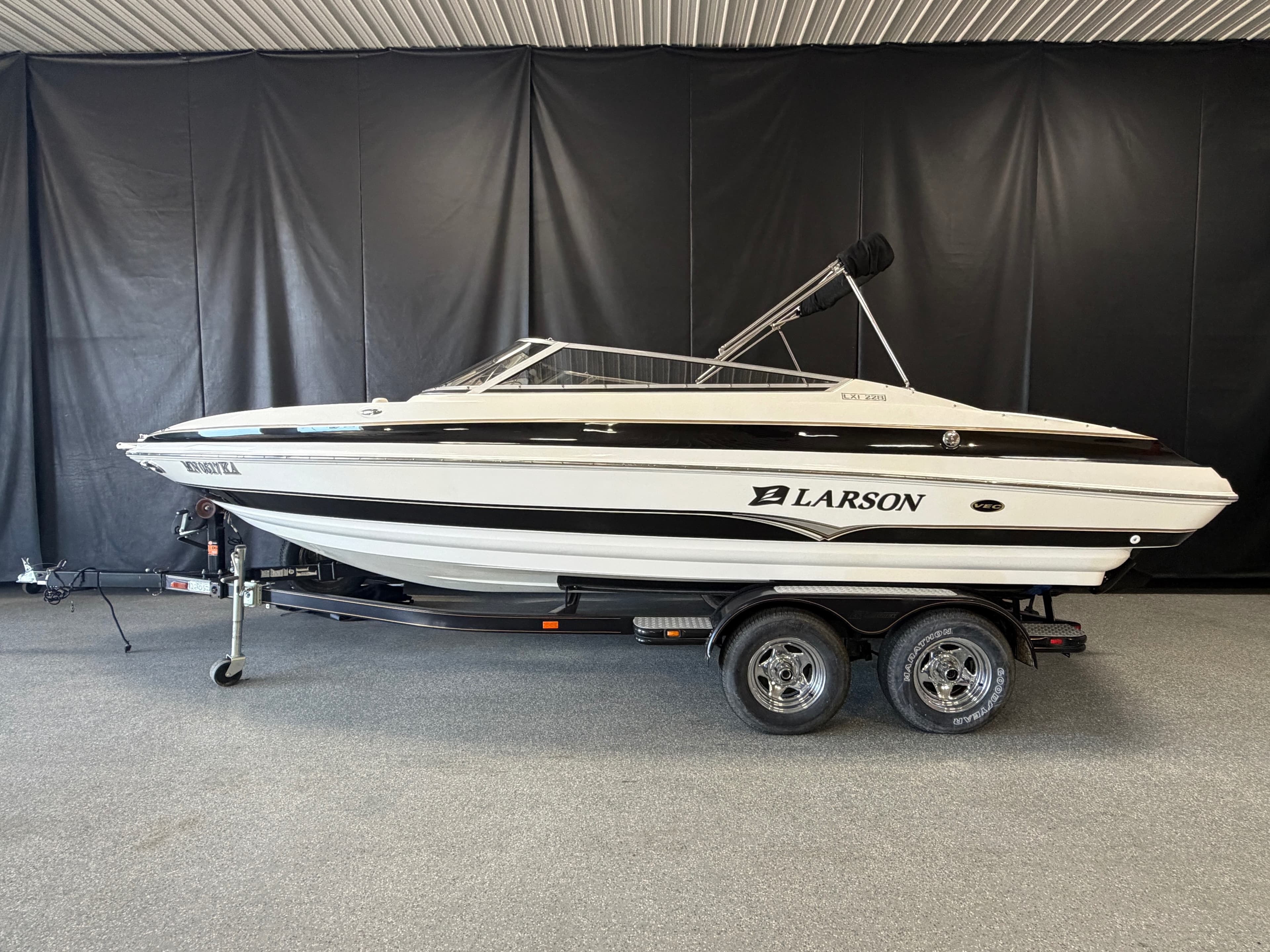 2005 Larson LXi 228 zum Verkauf in Nisswa, Minnesota Bowrider