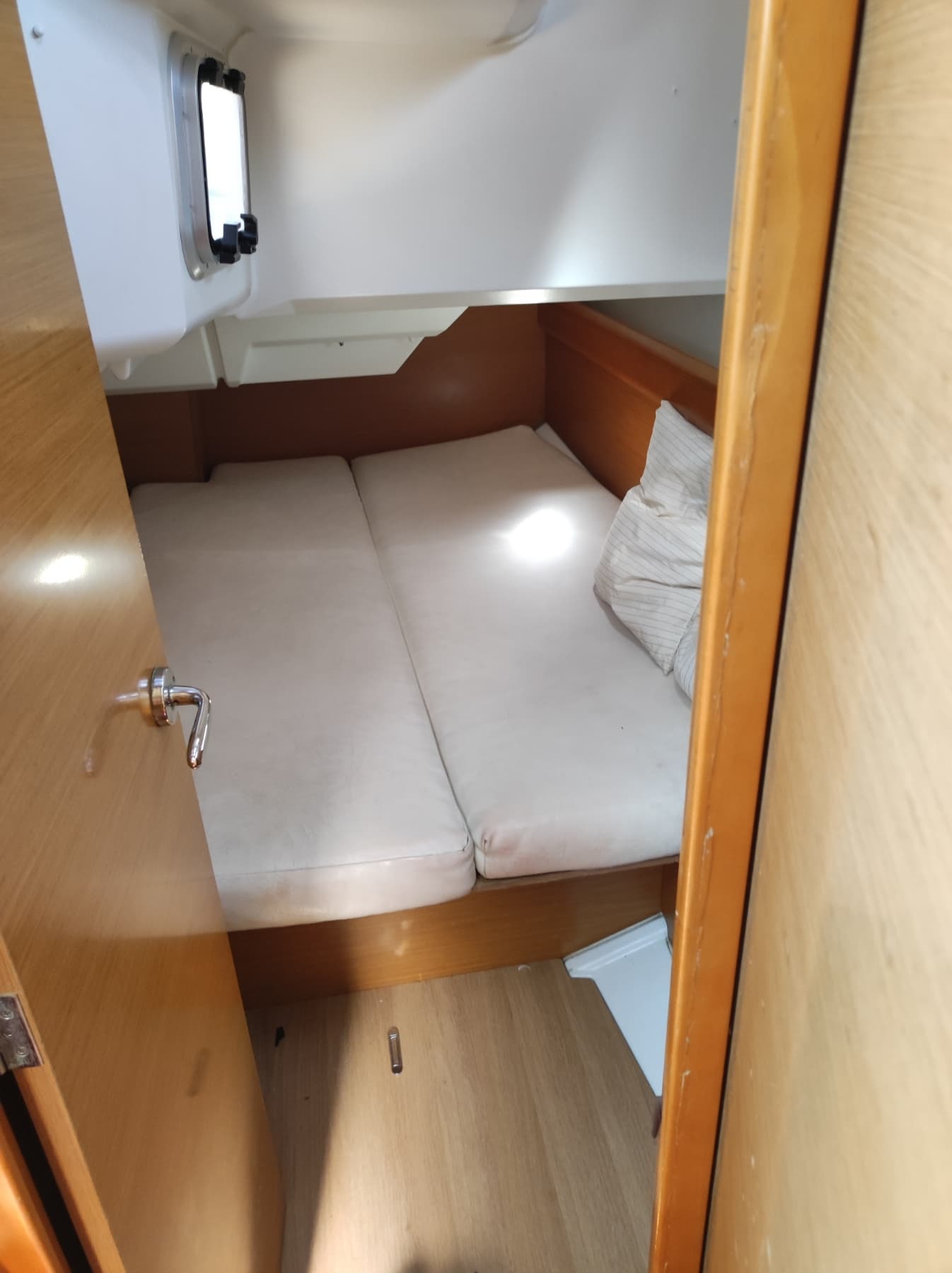 2012 Jeanneau Sun Odyssey 379 for Sale in Toulon, FR Sloop 5