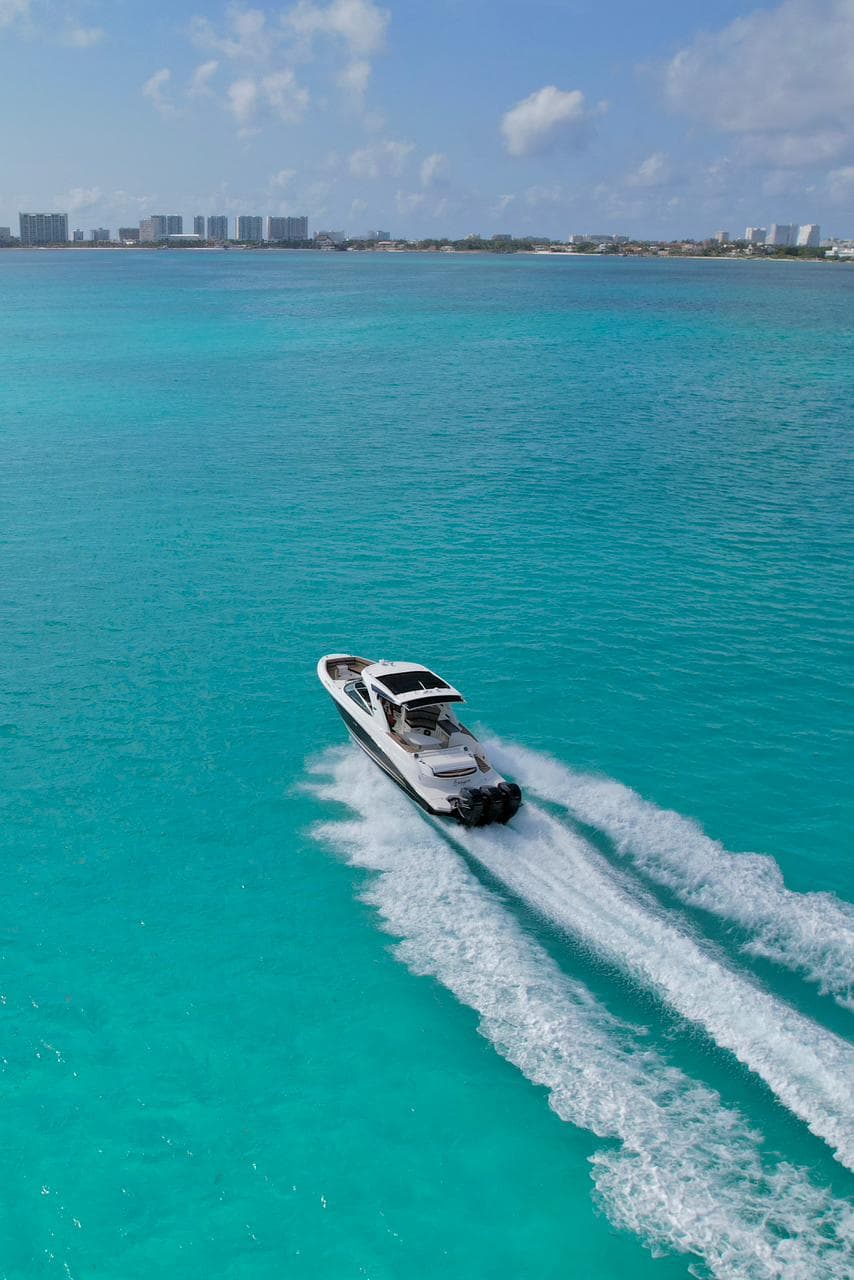 2018 Sea Ray SLX 350 Outboard for Sale in Cancún, MX Bowrider