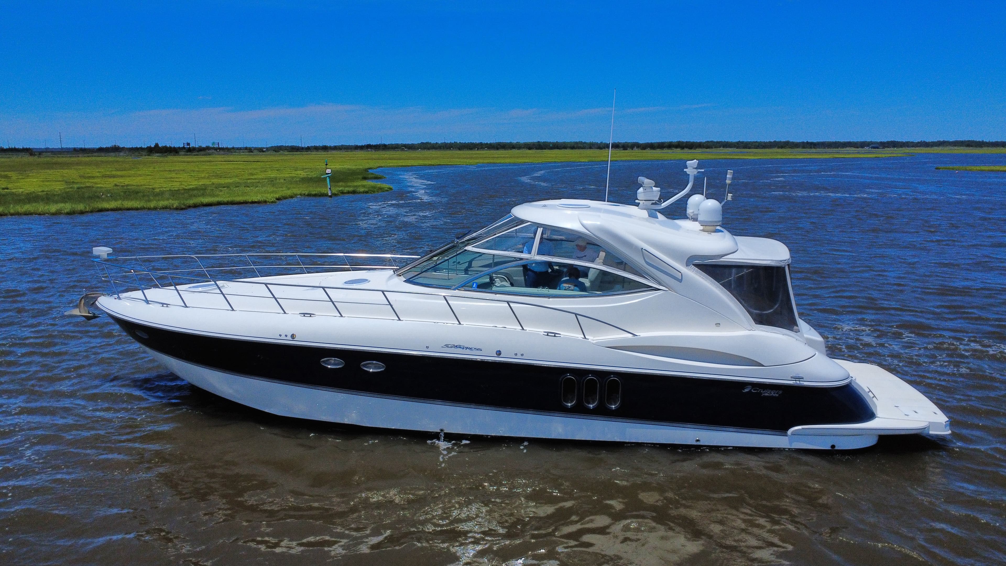 2007 Cruisers Yachts 520 Express for Sale in New Gretna, NJ Express Cruiser