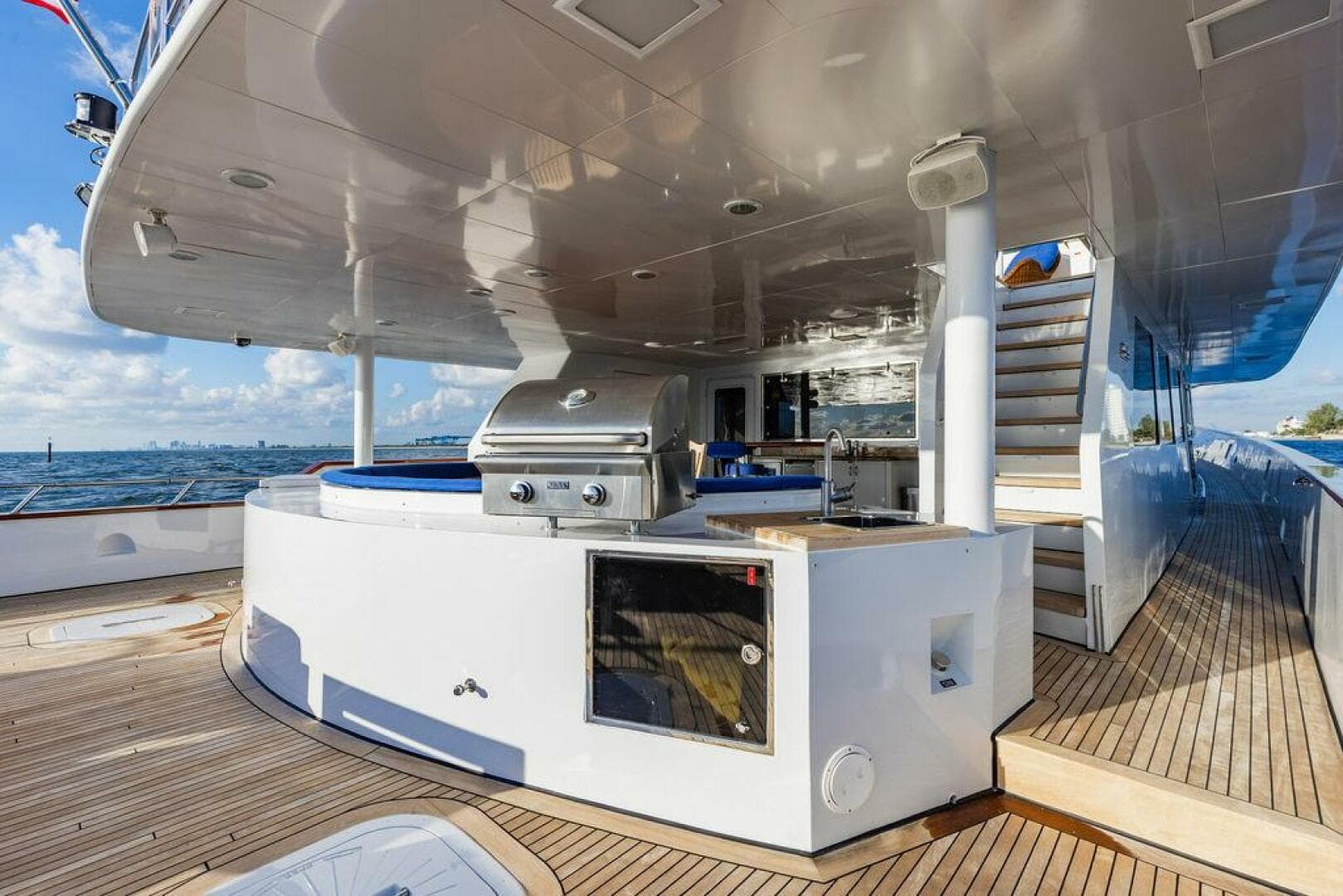 2009 Crystal Yachts 117 for Sale in Charleston, South Carolina Motor Yacht 5
