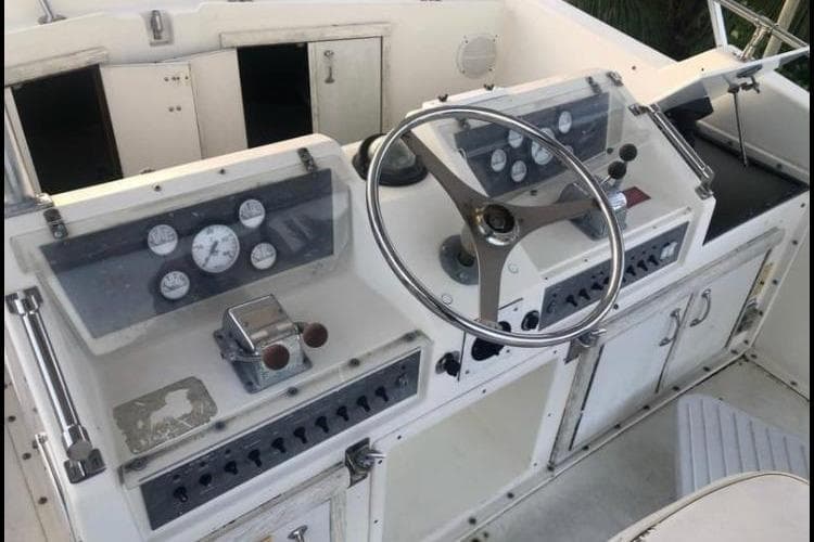 1985 Hatteras 36 Convertible à vendre à Miami, Florida Flybridge 3