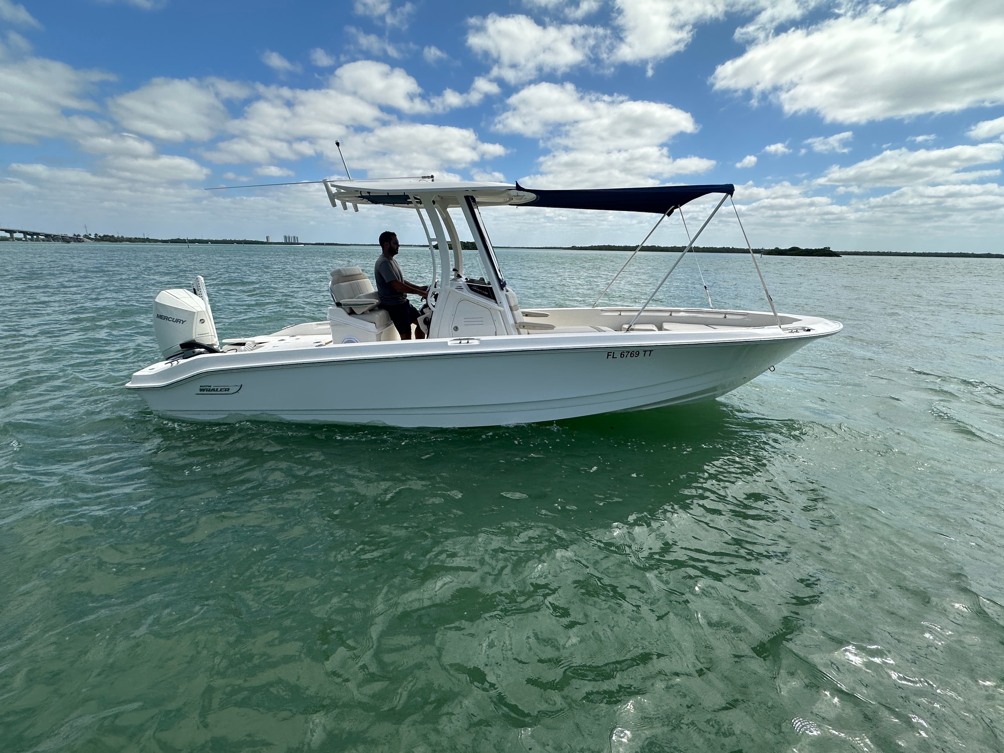 2024 Boston Whaler 250 Dauntless in vendita a Naples, Florida Center Console