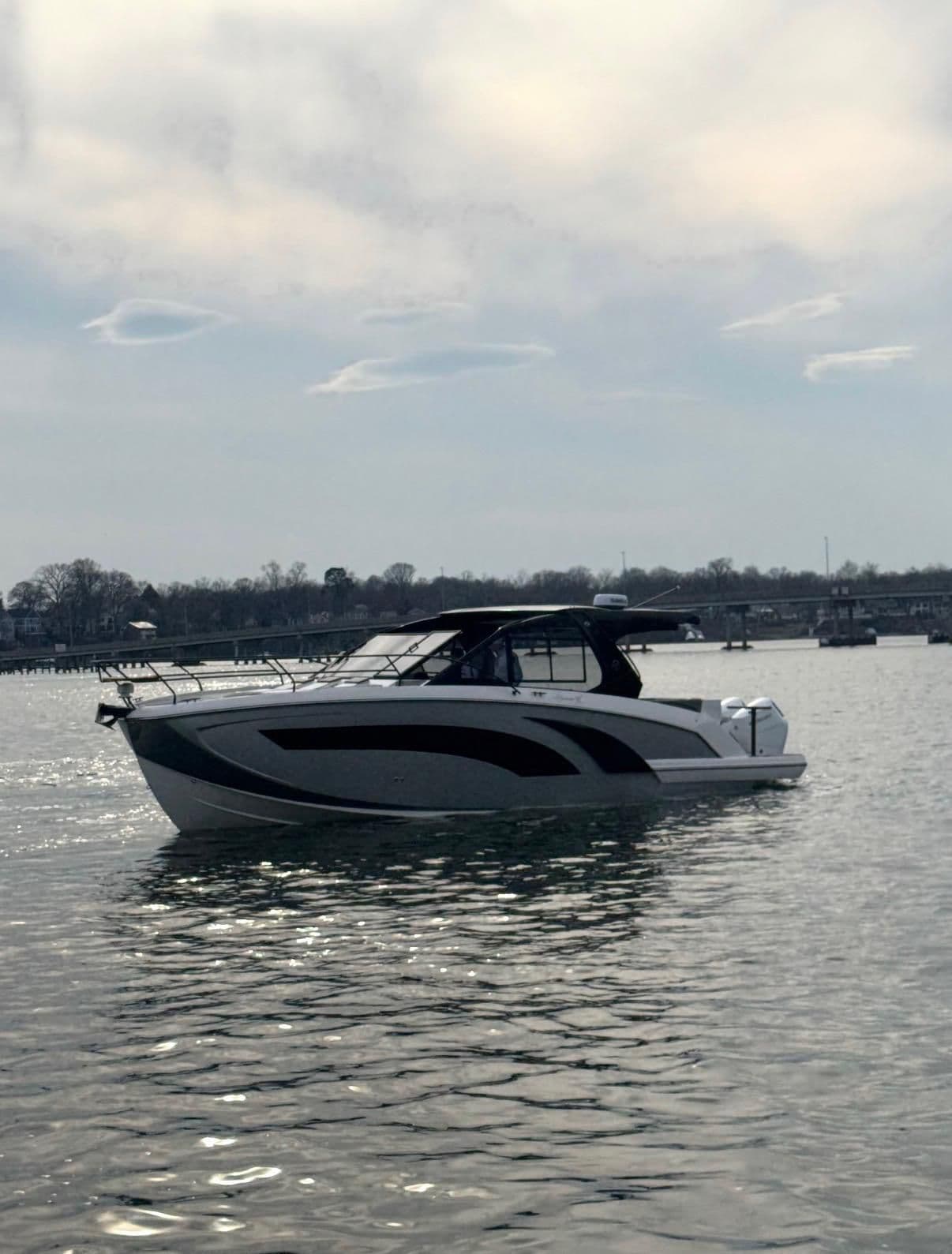 2025 Hanover Yachts 387 zum Verkauf in Cape Saint Claire, Maryland Express Cruiser