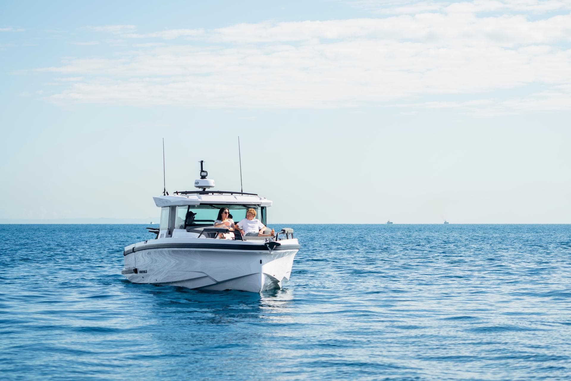 2027 Axopar 38 XC Cross Cabin in vendita a Newport Beach, California Express Cruiser 4