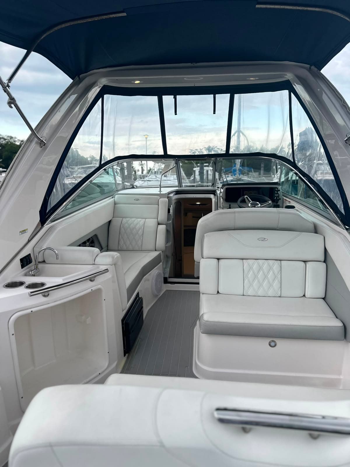 2021 Regal 28 Express zum Verkauf in Miami, Florida Cruiser 5