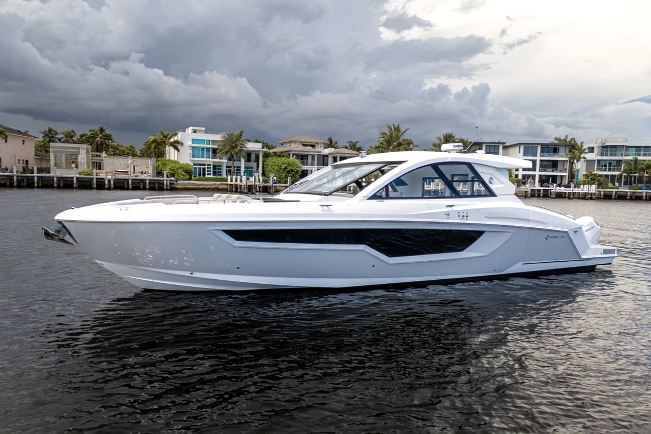 2026 Cruisers Yachts 50 GLS zum Verkauf in Pompano Beach, Florida Day Boats