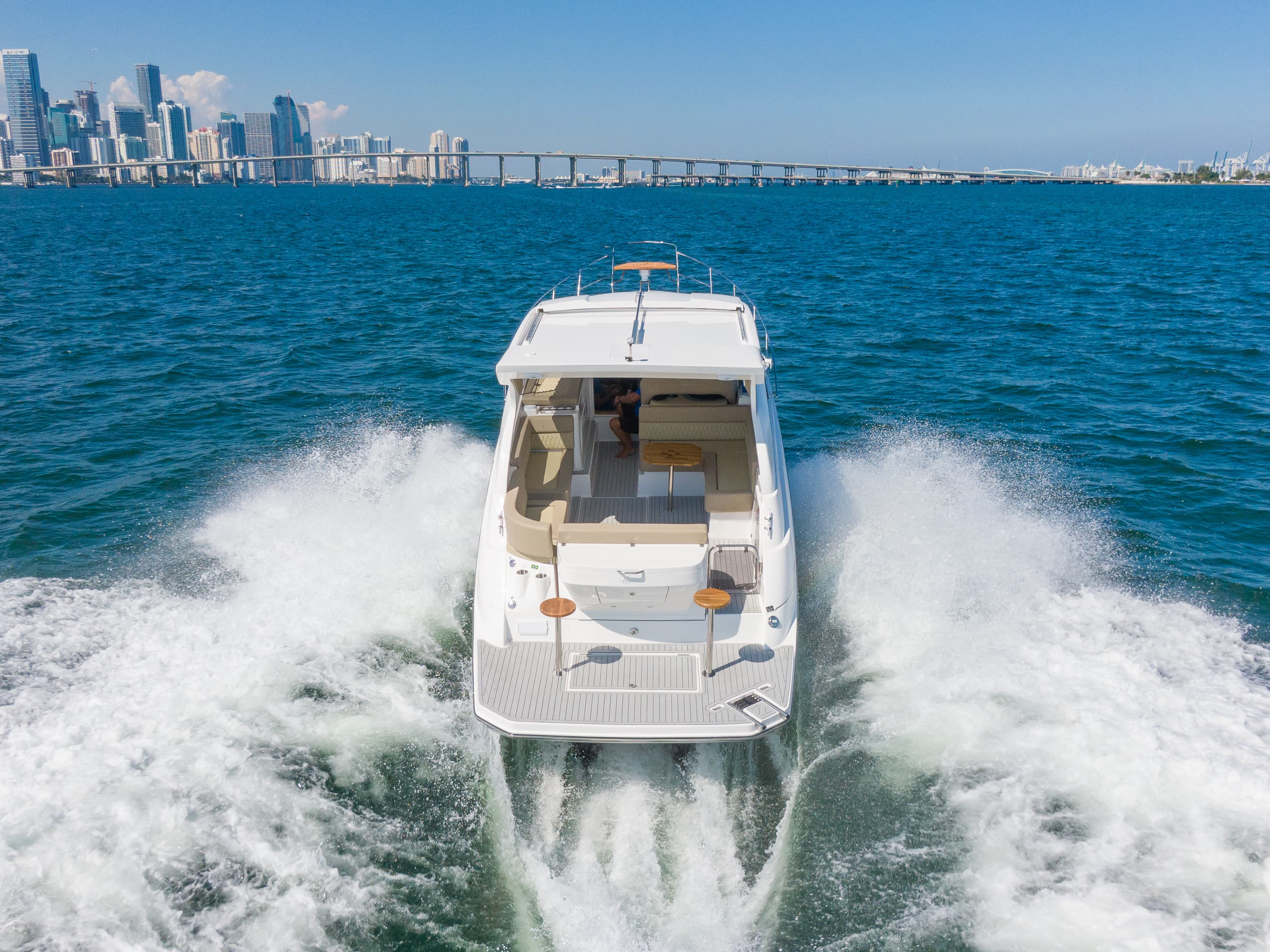2027 Hanover Yachts 375 a la venta en Annapolis, Maryland Motor Yacht 4