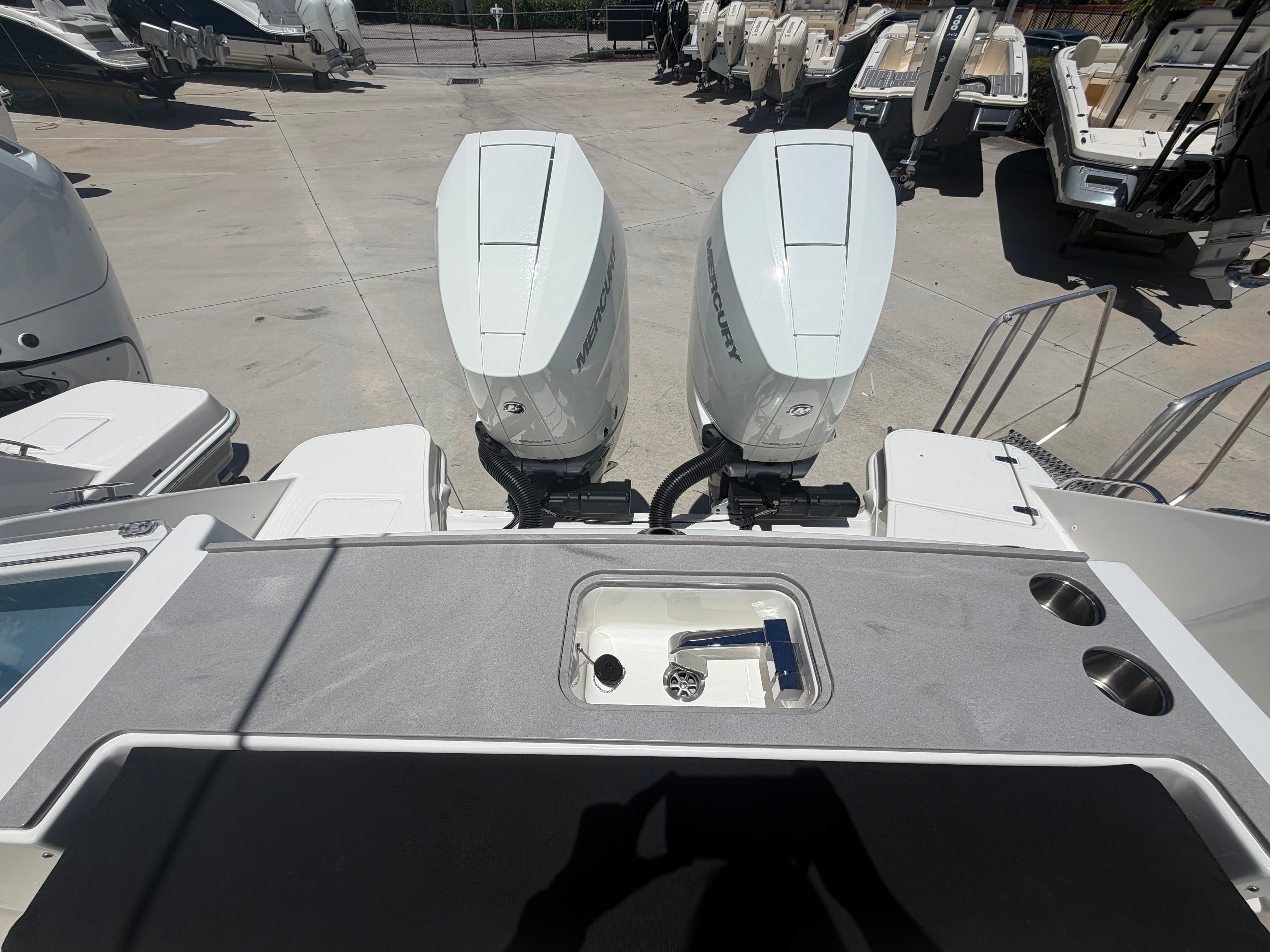 2027 Boston Whaler 330 Vantage zum Verkauf in Stuart, Florida Dual Console 5