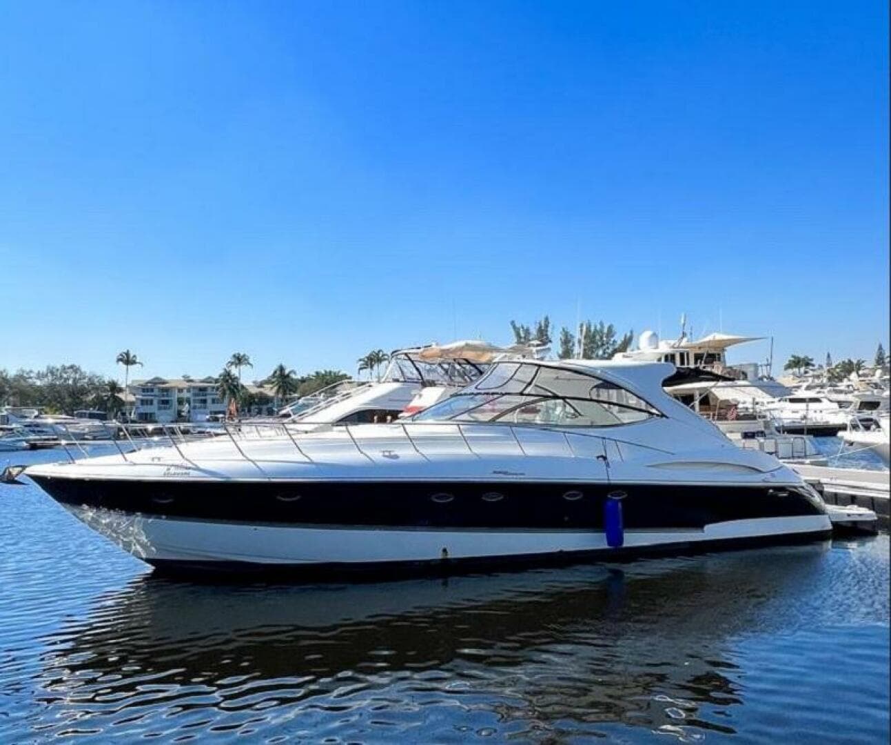 2011 Cruisers Yachts 560 Express in vendita a Miami, Florida Express Cruiser