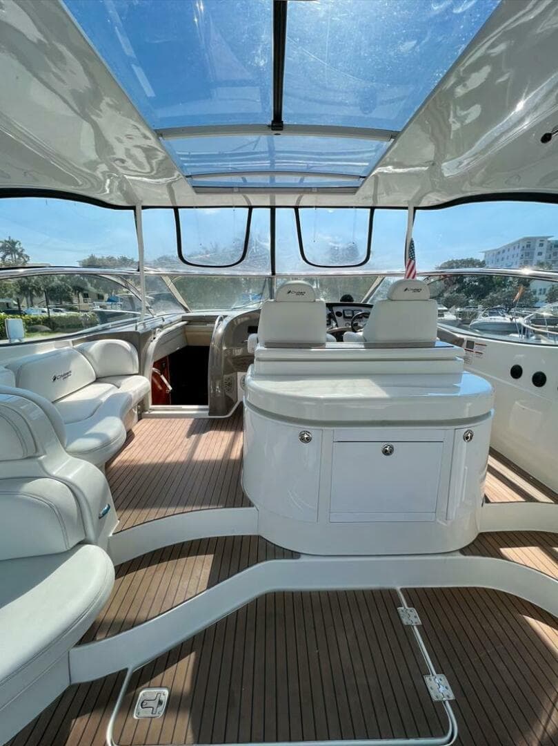 2011 Cruisers Yachts 560 Express in vendita a Miami, Florida Express Cruiser 3