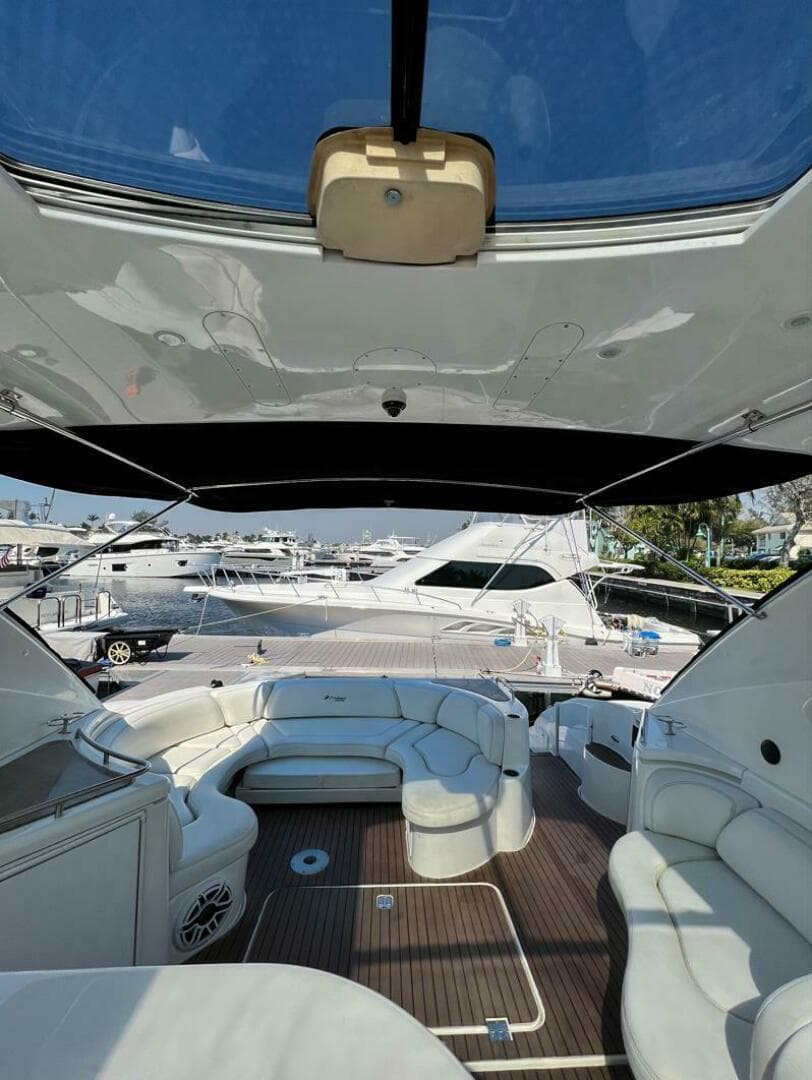 2011 Cruisers Yachts 560 Express in vendita a Miami, Florida Express Cruiser 4