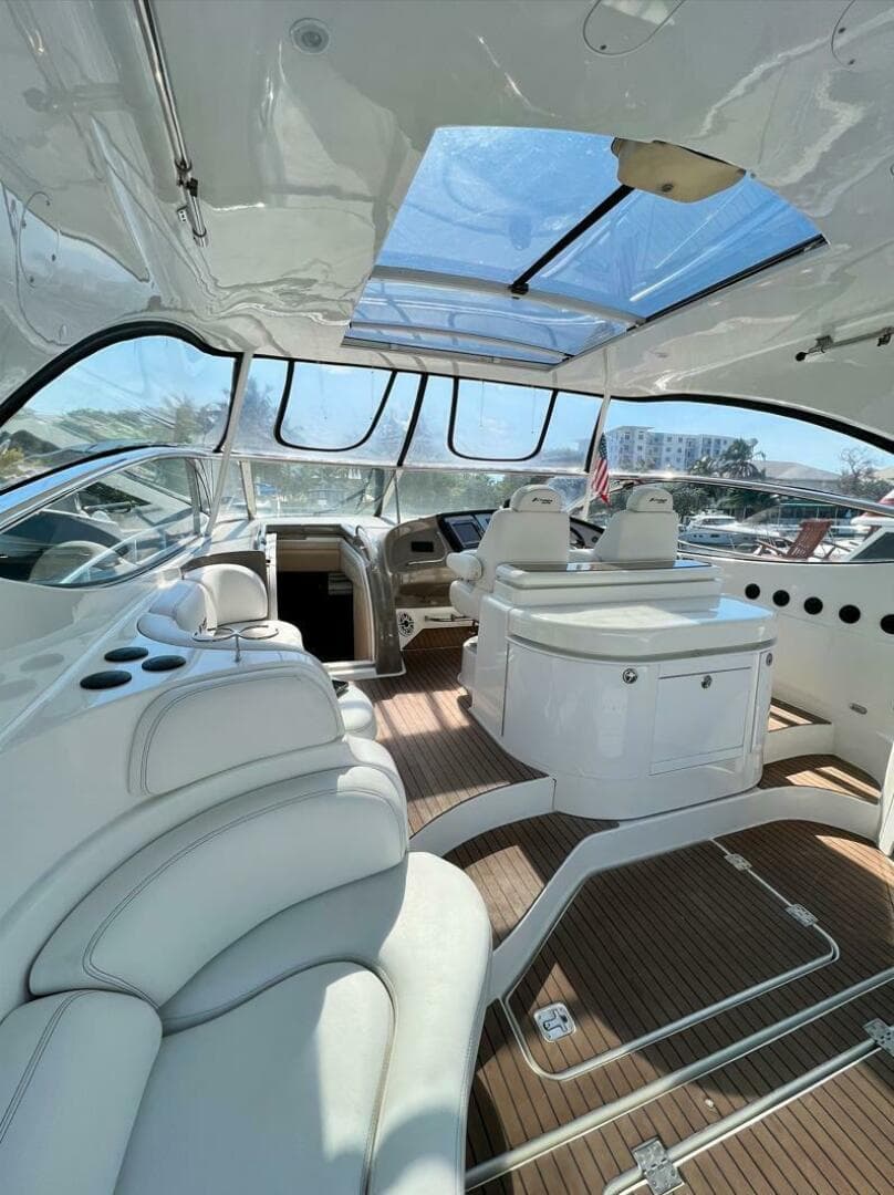 2011 Cruisers Yachts 560 Express in vendita a Miami, Florida Express Cruiser 5