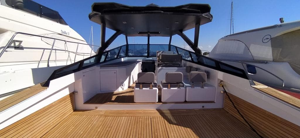 2016 Evo Yachts R4 in vendita a Naples, IT Motor Yacht 2