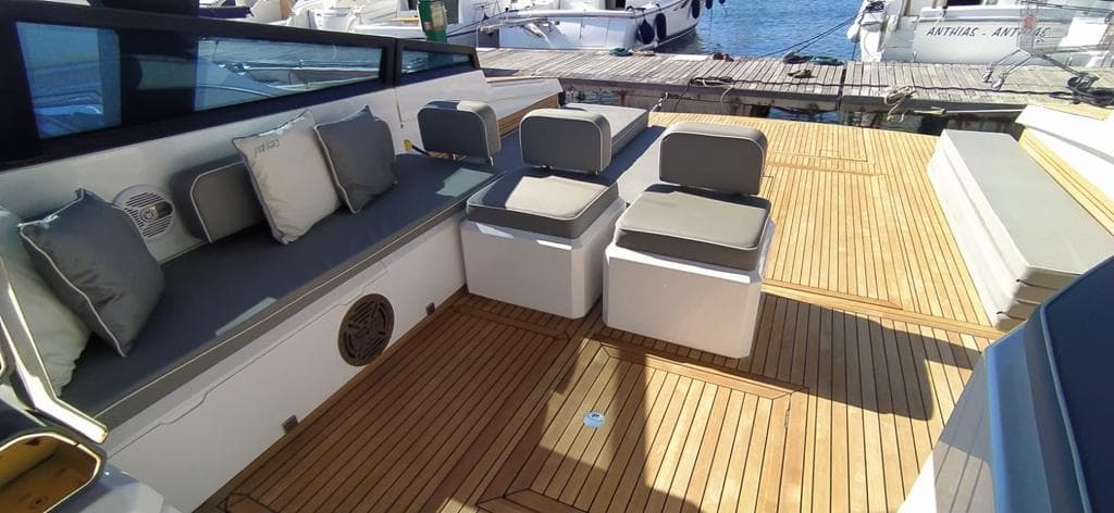 2016 Evo Yachts R4 in vendita a Naples, IT Motor Yacht 5
