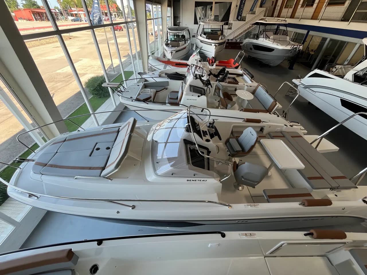 2027 Beneteau Flyer 8 SUNdeck zum Verkauf in Viladamat, ES Center Console
