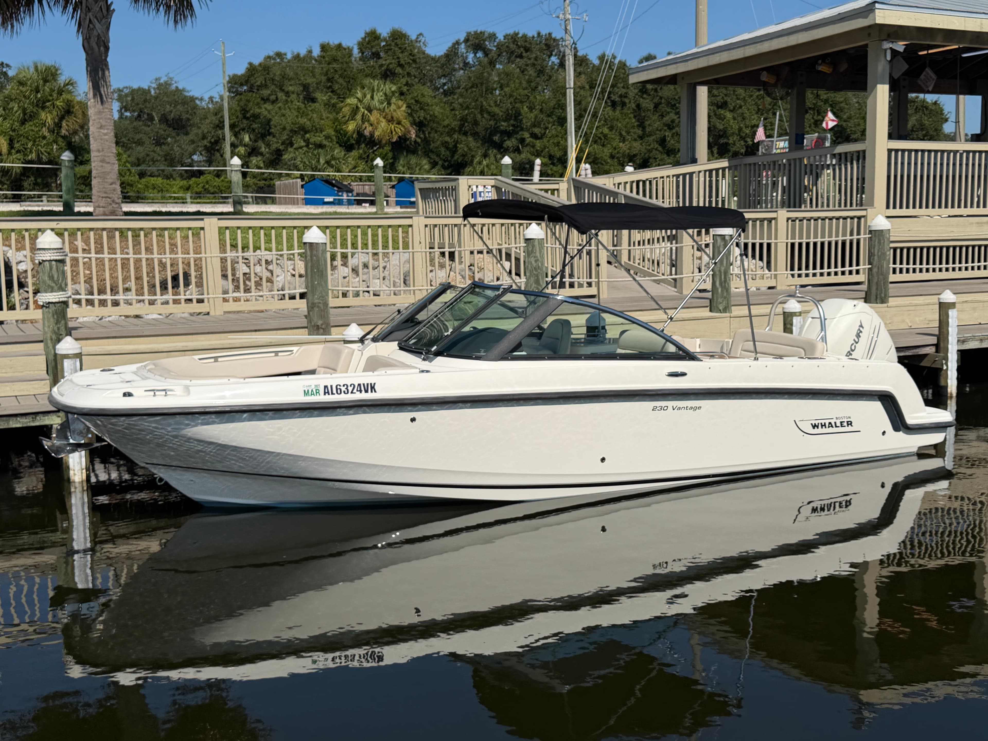2017 Boston Whaler 230 Vantage for Sale in Pensacola, Florida Dual Console