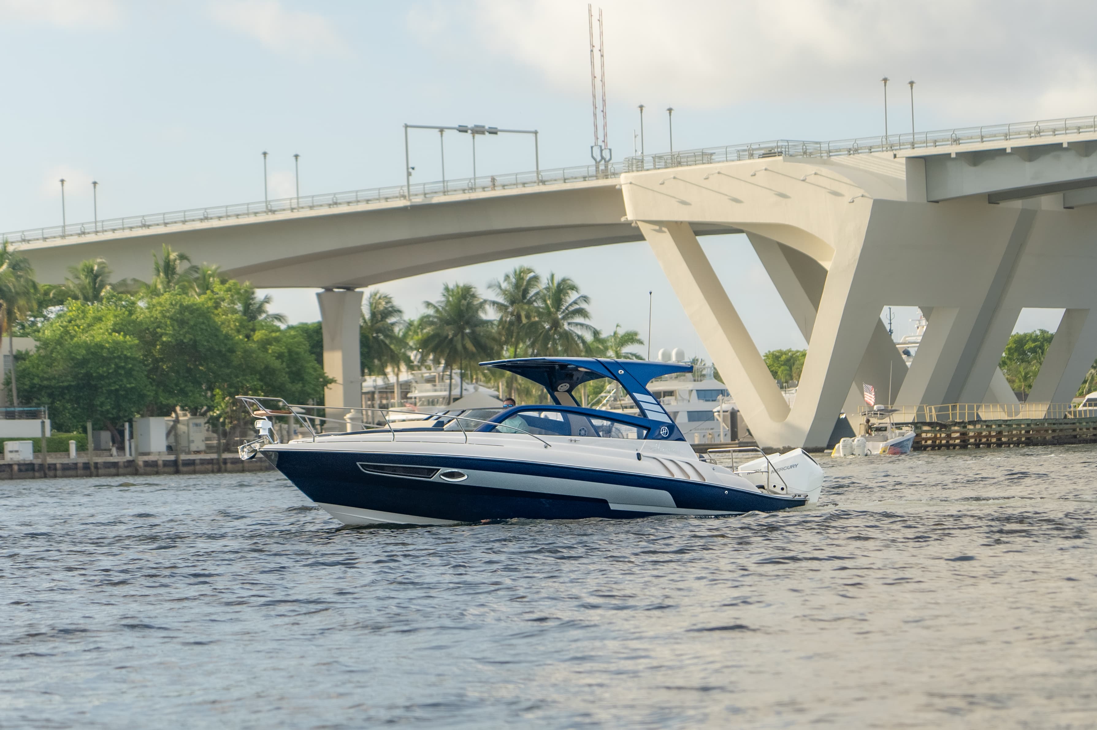 2024 Hanover Yachts 305 in vendita a Fort Lauderdale, Florida Express Cruiser